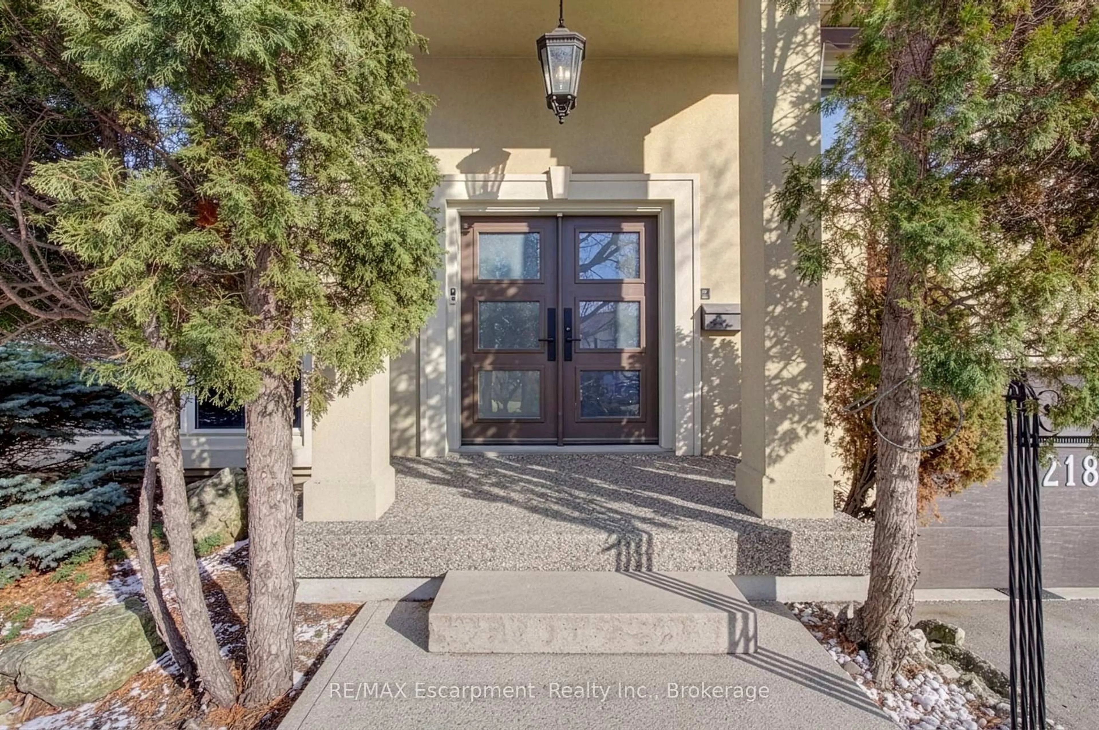 Indoor entryway for 2183 Sandringham Dr, Burlington Ontario L7P 3E7