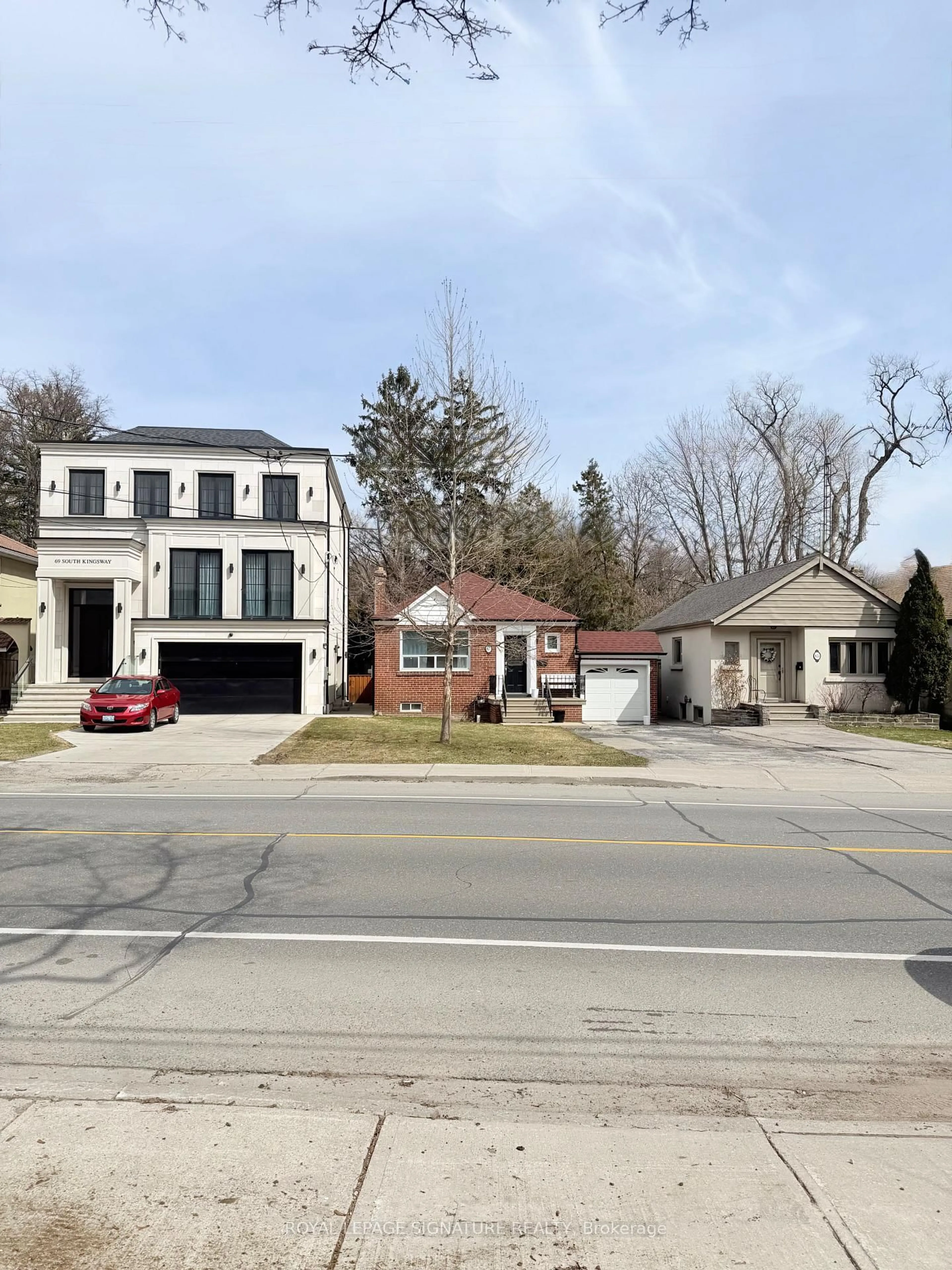 Unknown for 67 South Kingsway, Toronto Ontario M6S 3T4