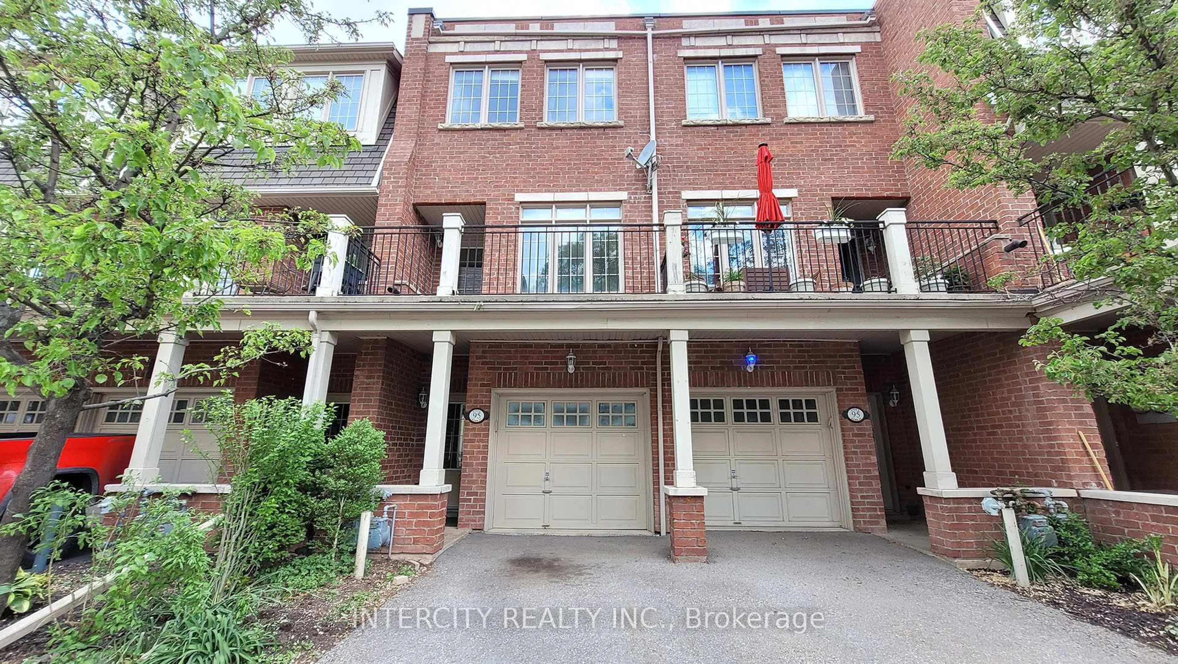 Home with brick exterior material, street for 86 Lakeshore Rd, Oakville Ontario L6K 3A2