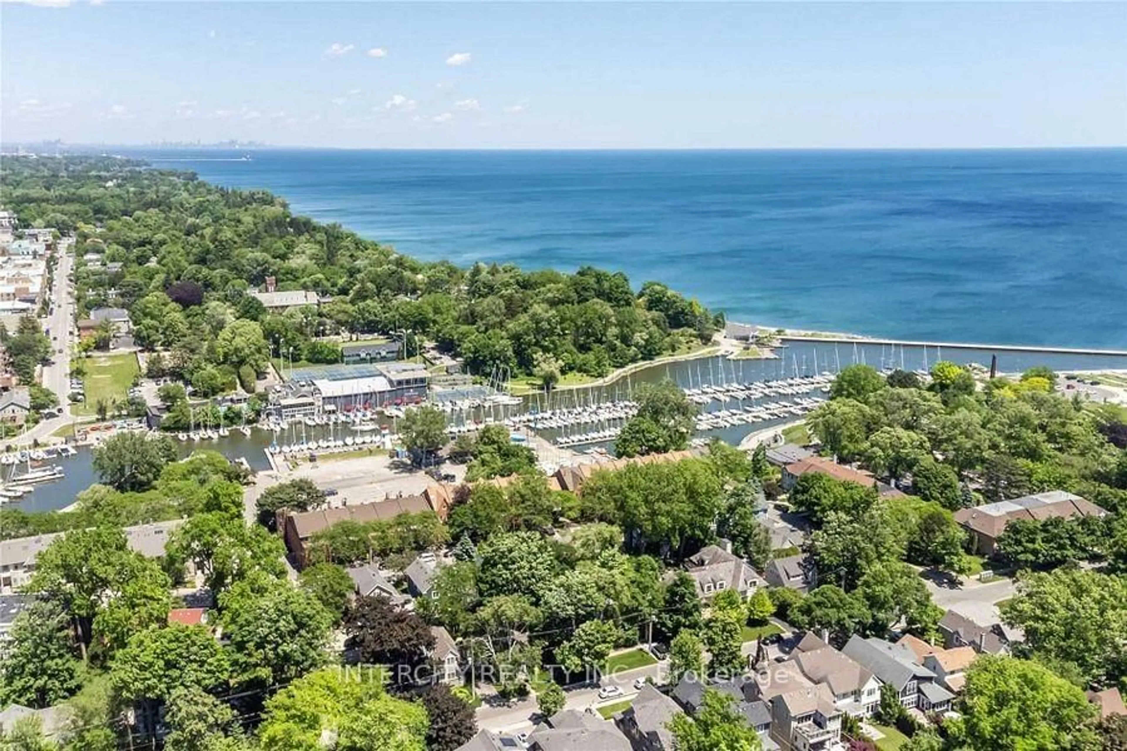 A pic from outside/outdoor area/front of a property/back of a property/a pic from drone, water/lake/river/ocean view for 86 Lakeshore Rd, Oakville Ontario L6K 3A2