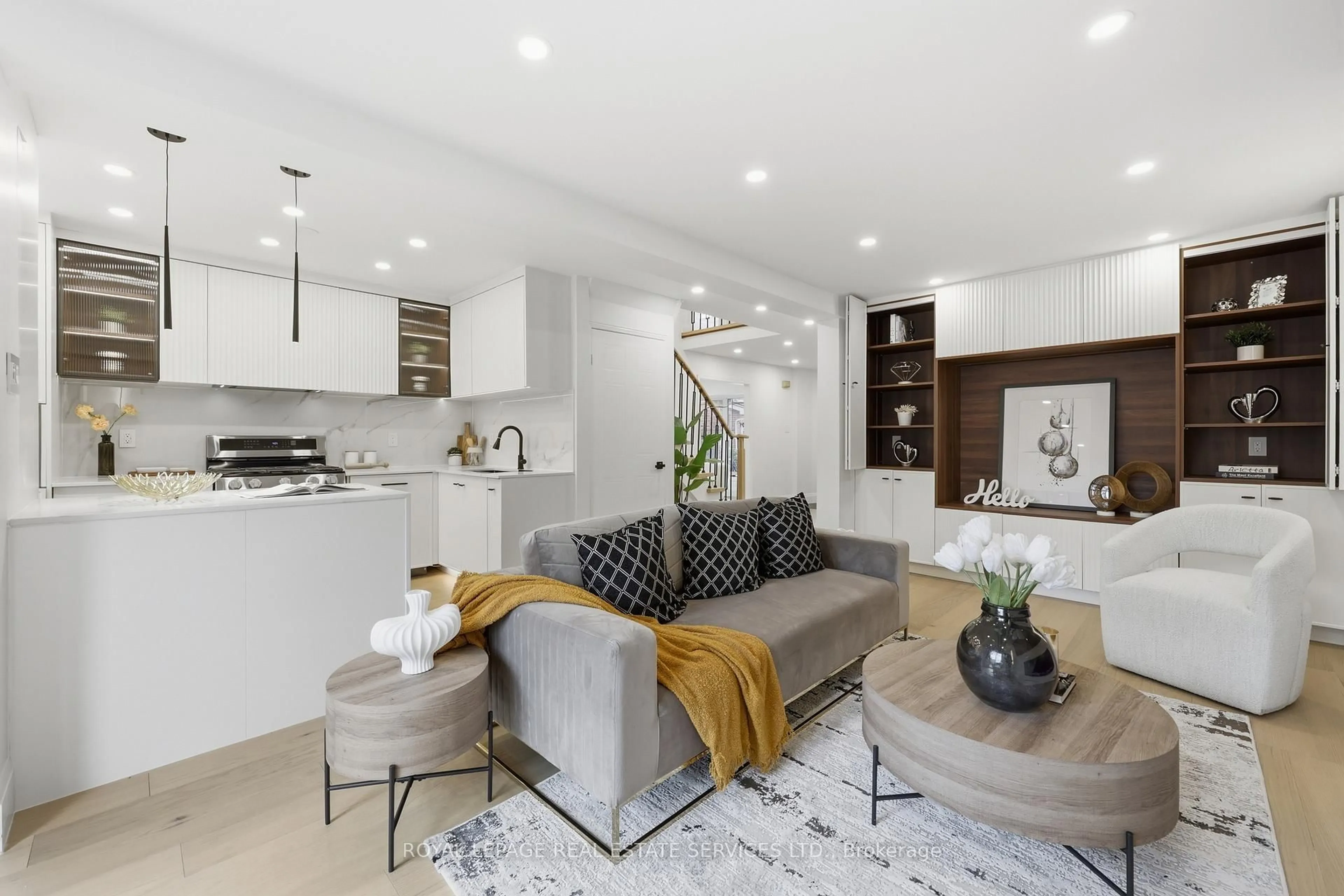 Open concept kitchen, unknown for 1332 Quinpool Crt, Mississauga Ontario L5C 4J3