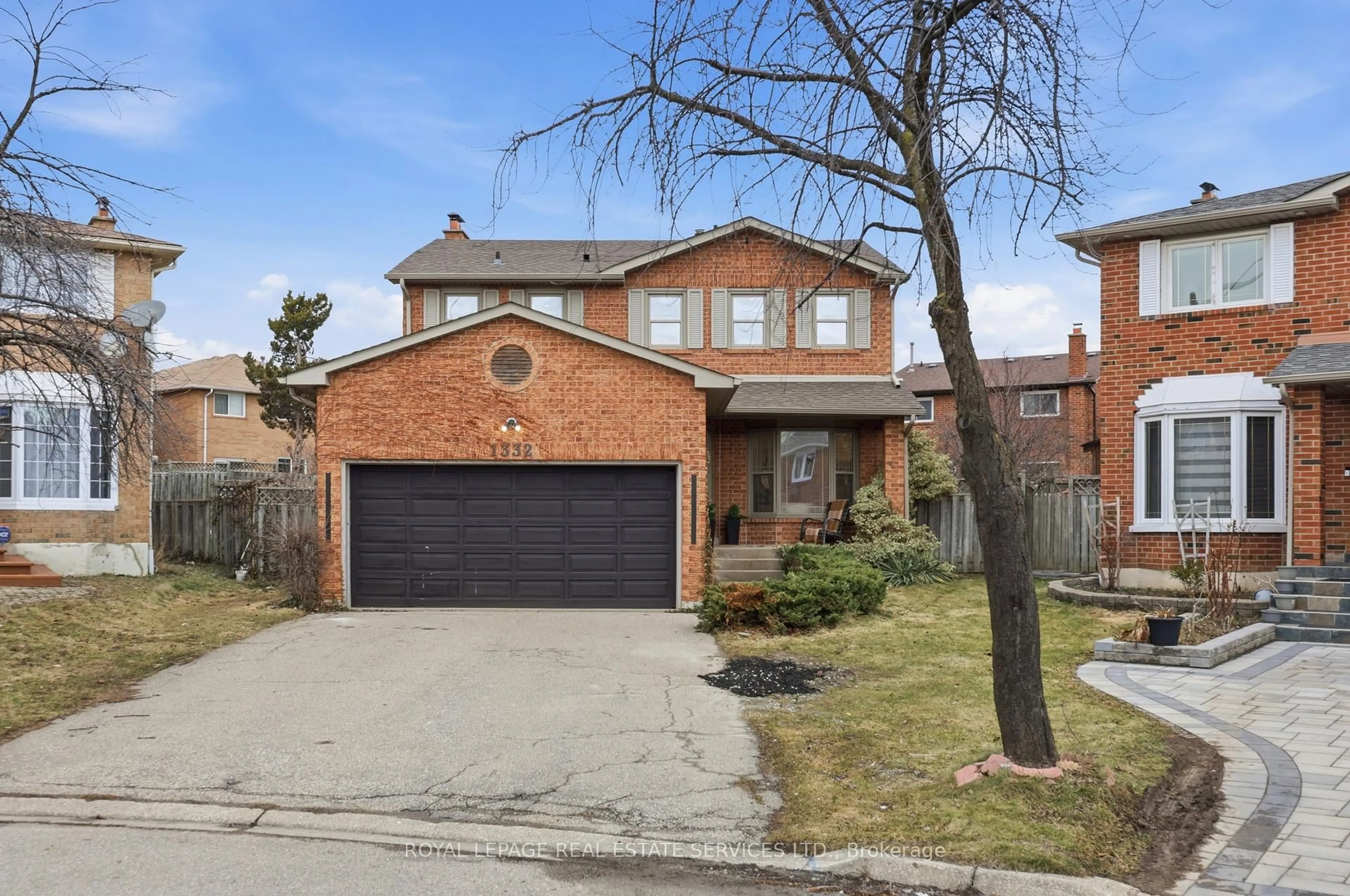 Home with brick exterior material, street for 1332 Quinpool Crt, Mississauga Ontario L5C 4J3