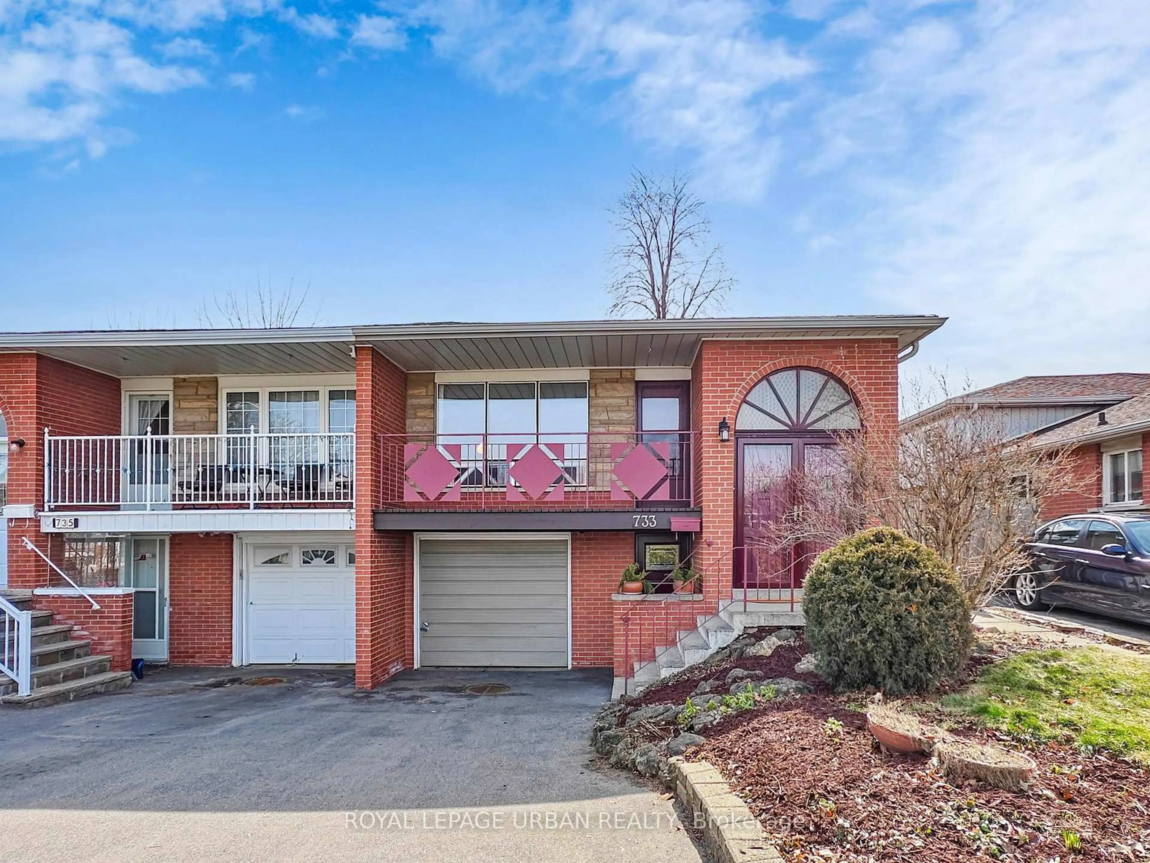 Home with brick exterior material, unknown for 733 Consort Cres, Mississauga Ontario L5C 1J8