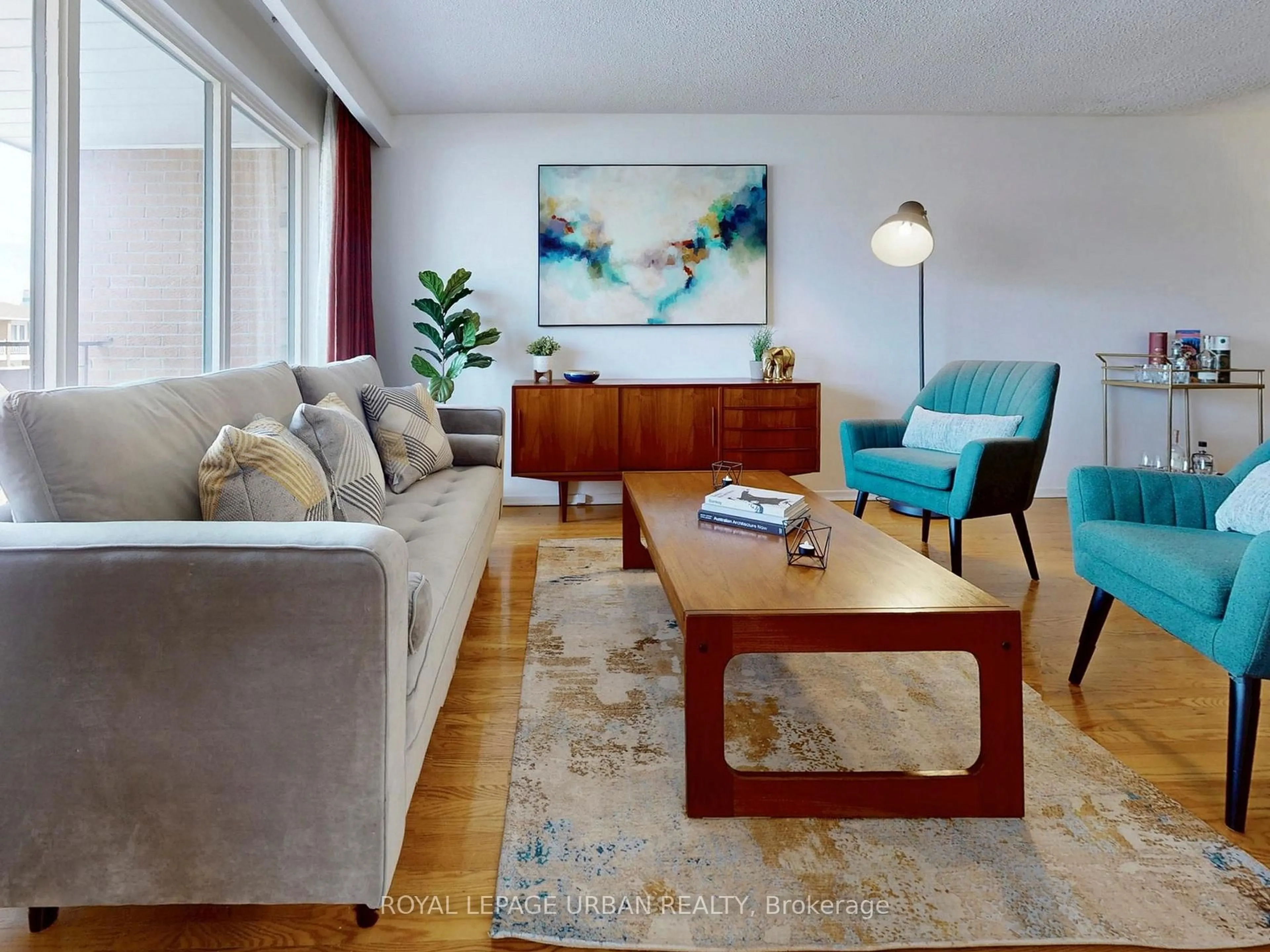 Living room with furniture, wood/laminate floor for 733 Consort Cres, Mississauga Ontario L5C 1J8