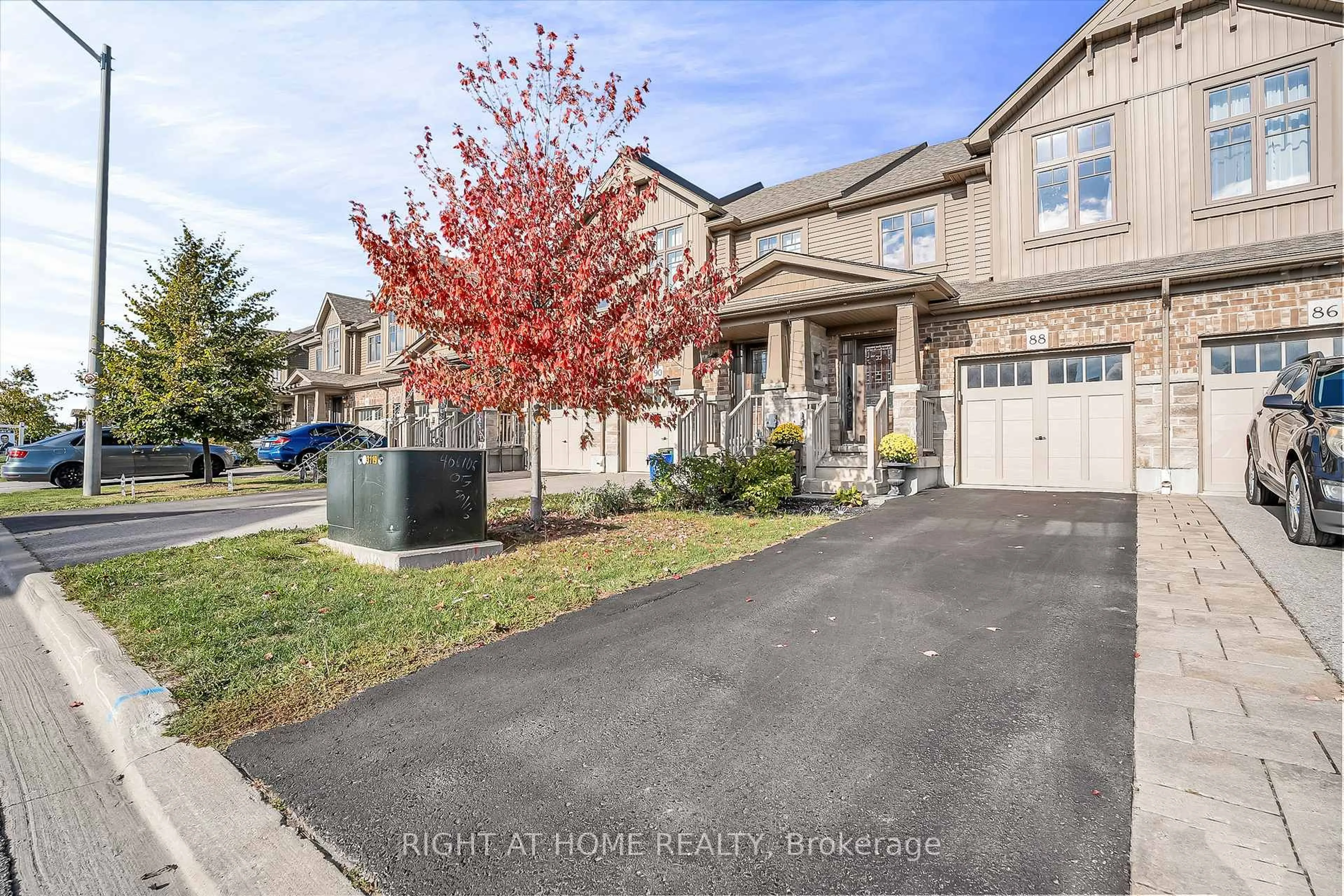 A pic from outside/outdoor area/front of a property/back of a property/a pic from drone, street for 88 Winterton Crt, Orangeville Ontario L9W 6Z7