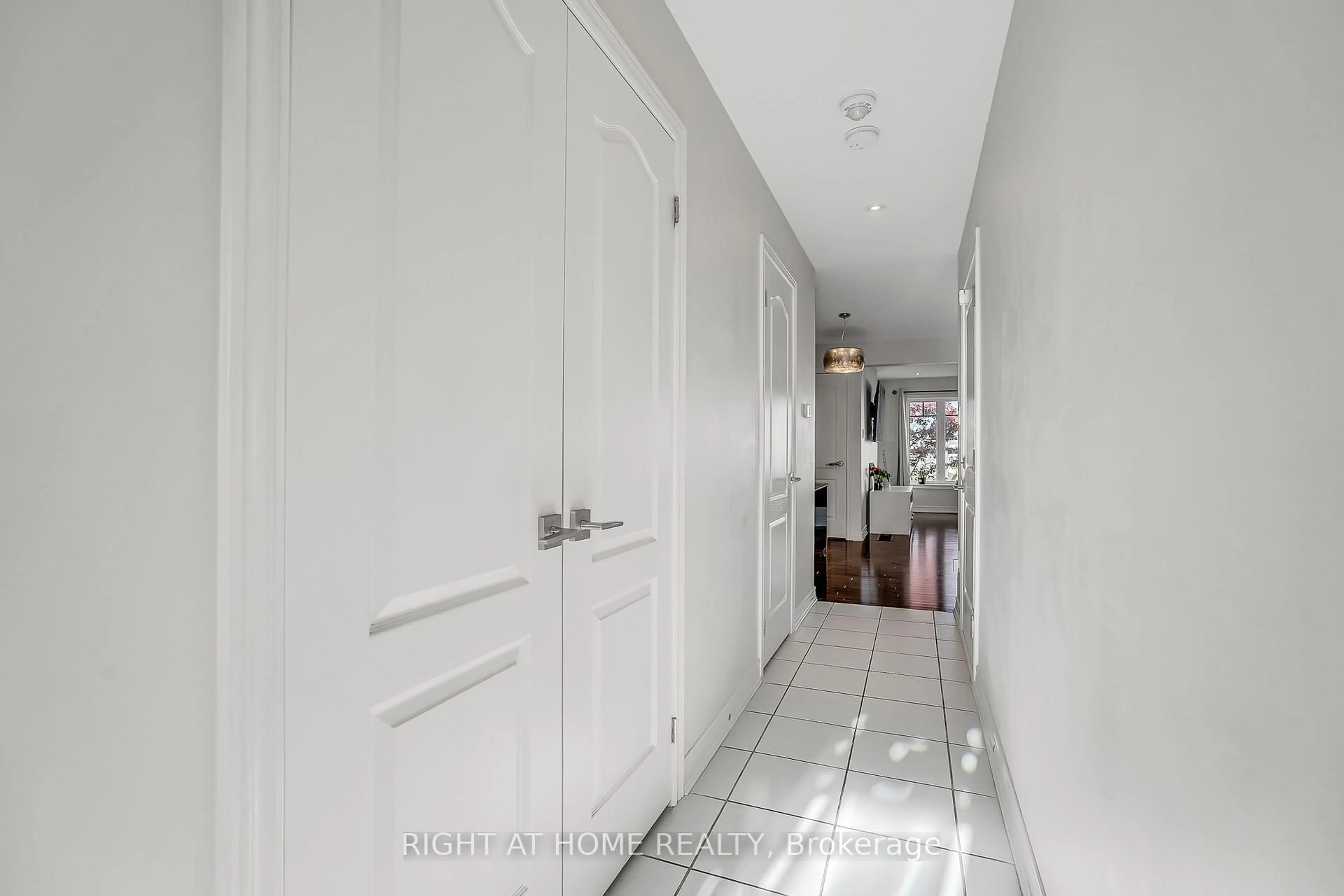 Indoor entryway for 88 Winterton Crt, Orangeville Ontario L9W 6Z7