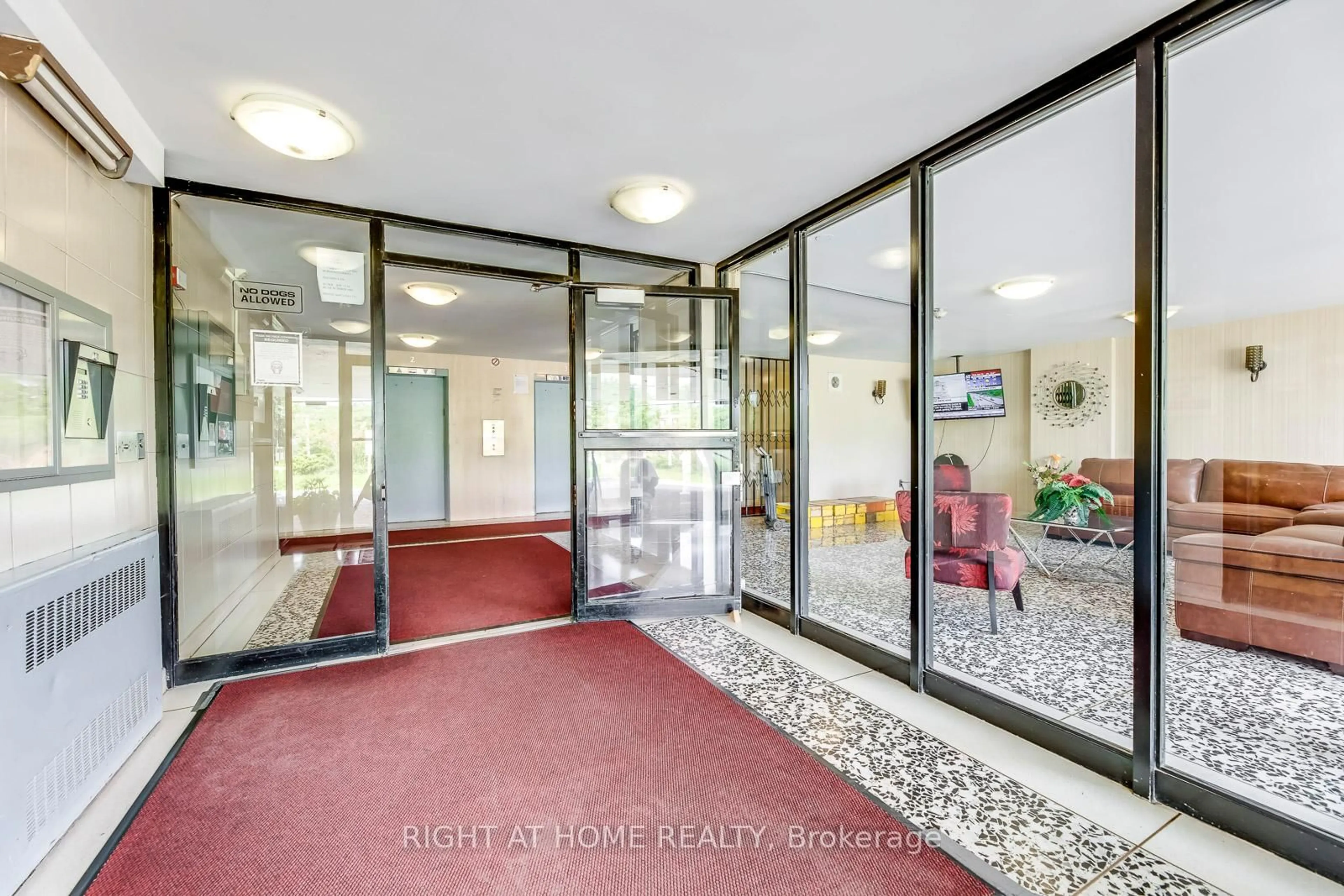 Indoor foyer for 3460 Keele St #103, Toronto Ontario M3J 1L9