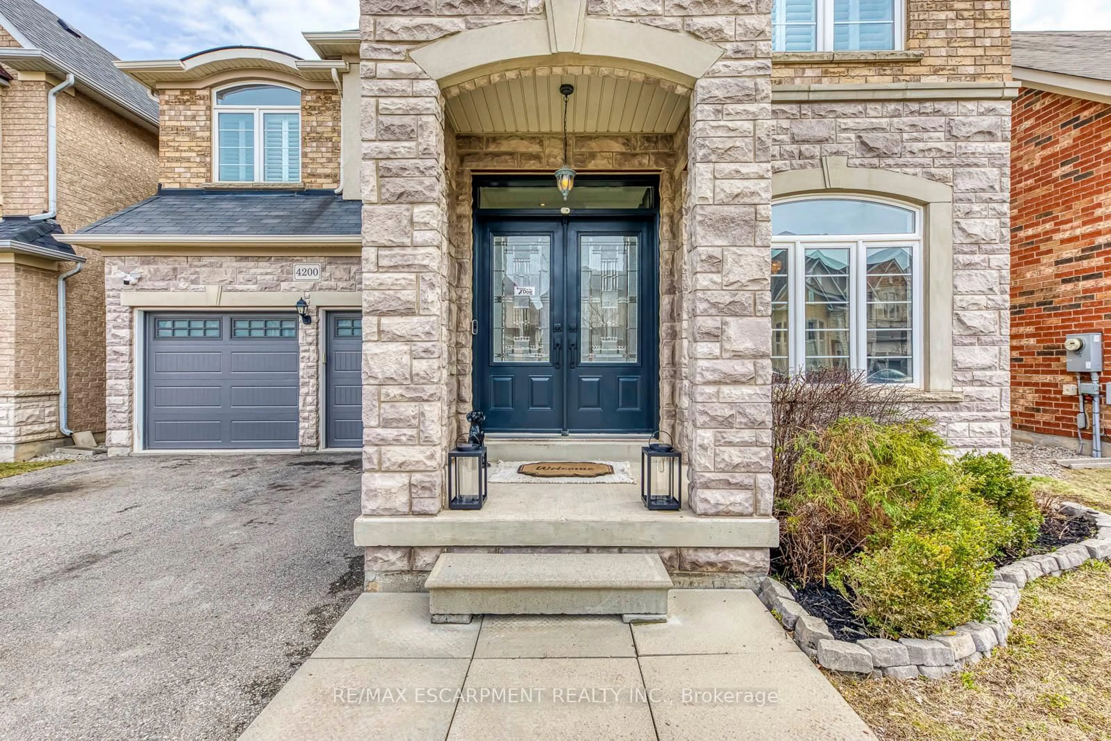 Home with brick exterior material, street for 4200 Fuller Cres, Burlington Ontario L7M 0M5