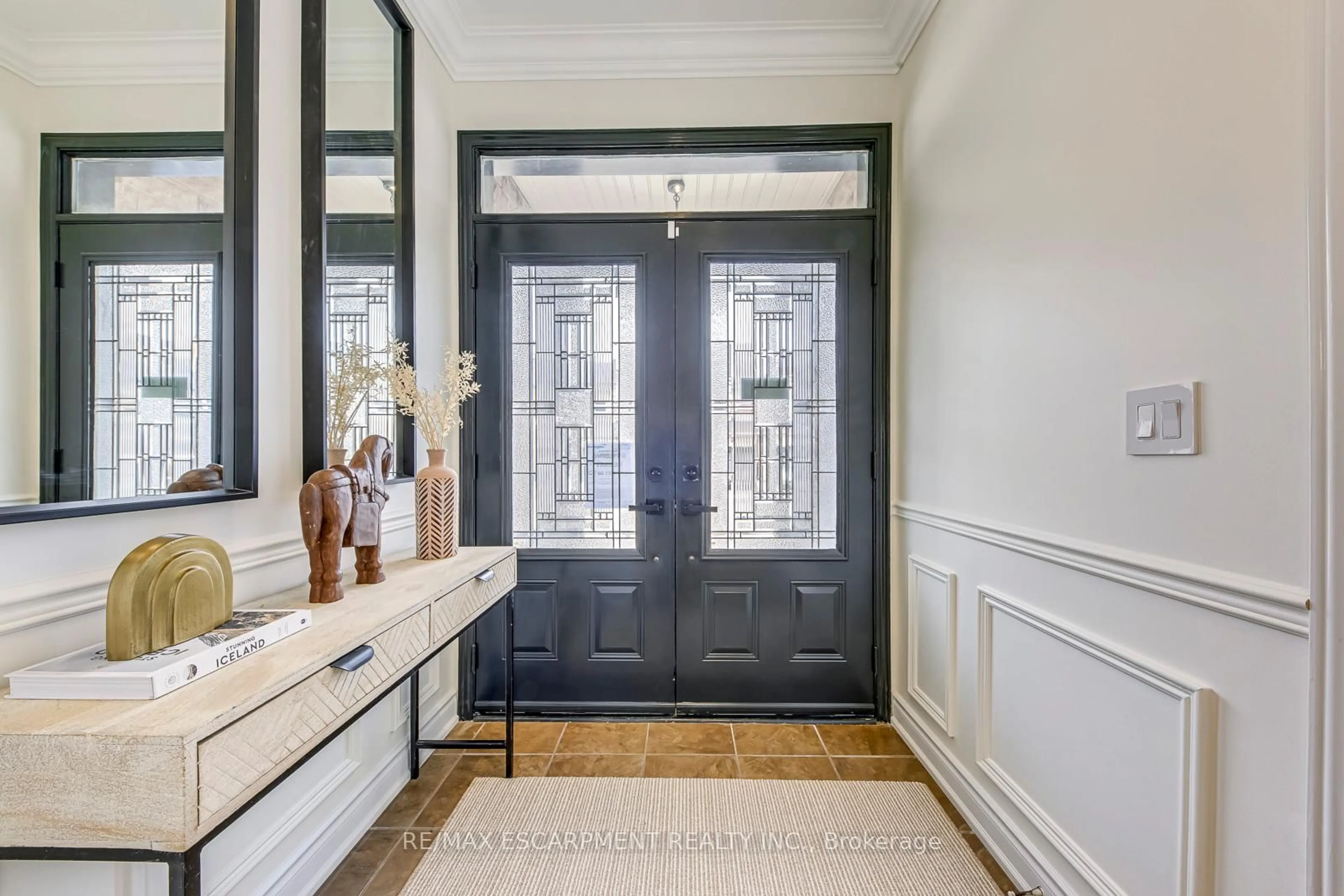 Indoor entryway for 4200 Fuller Cres, Burlington Ontario L7M 0M5