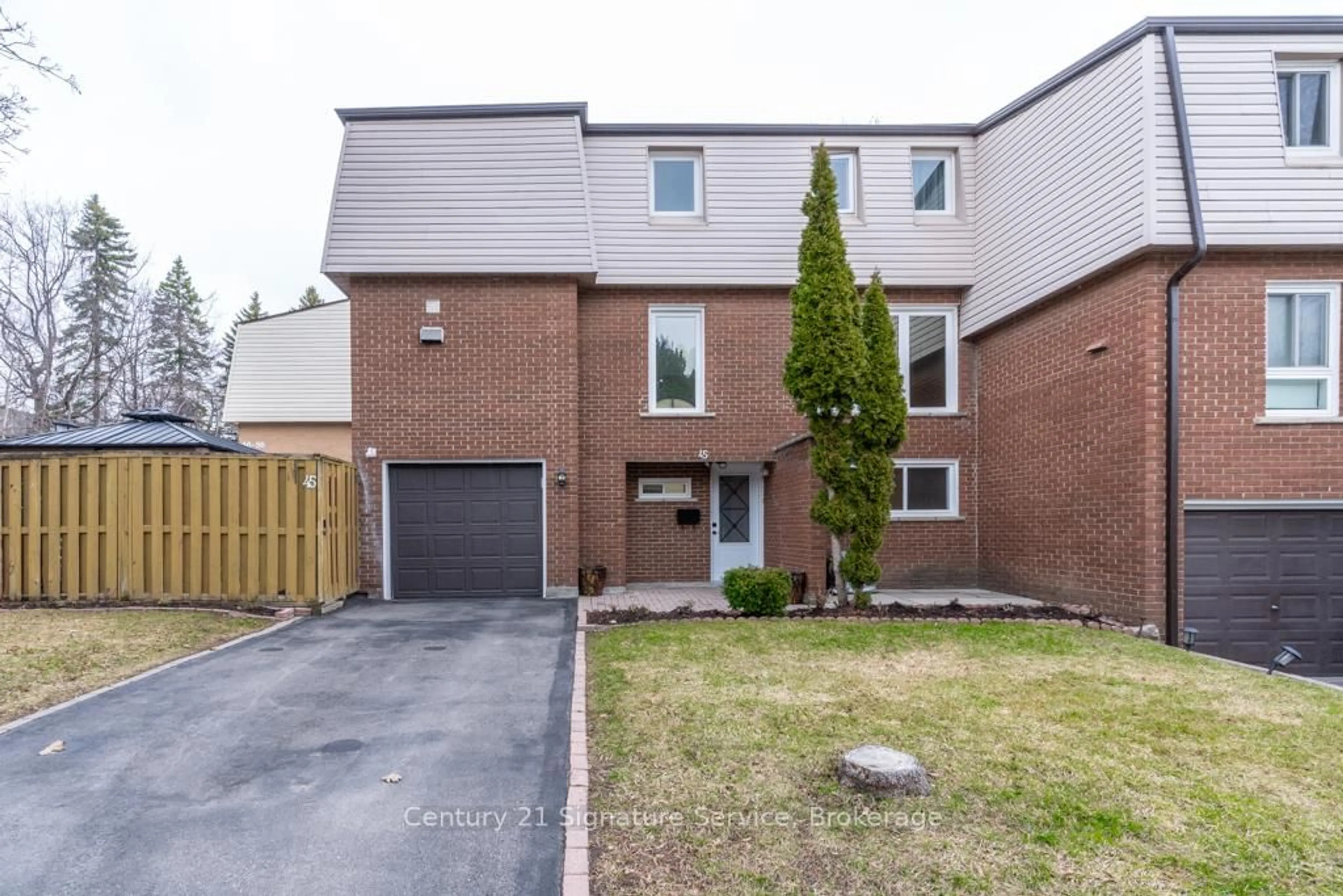 Home with brick exterior material, street for 3175 Kirwin Ave #45, Mississauga Ontario L5A 3M4