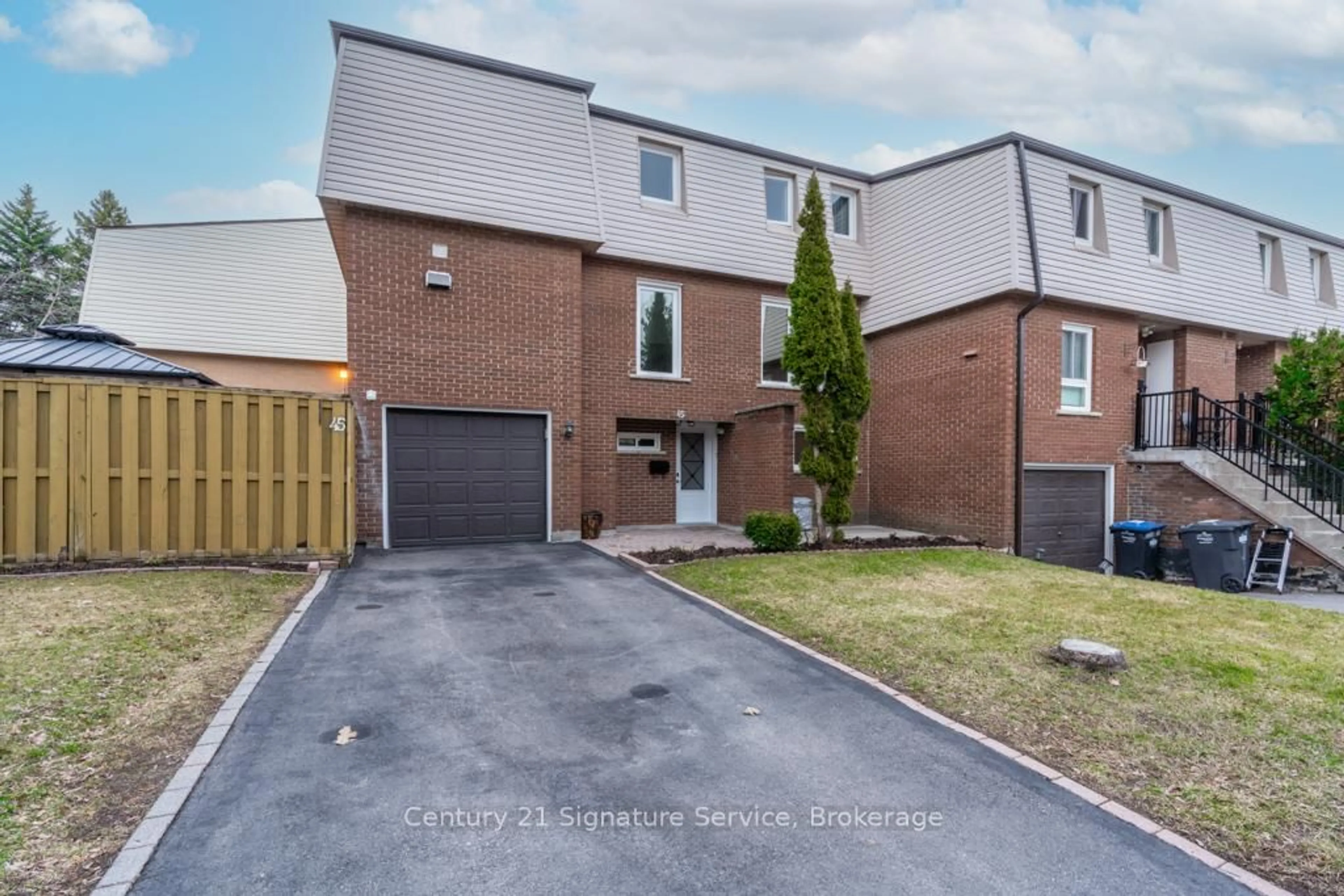 A pic from outside/outdoor area/front of a property/back of a property/a pic from drone, street for 3175 Kirwin Ave #45, Mississauga Ontario L5A 3M4