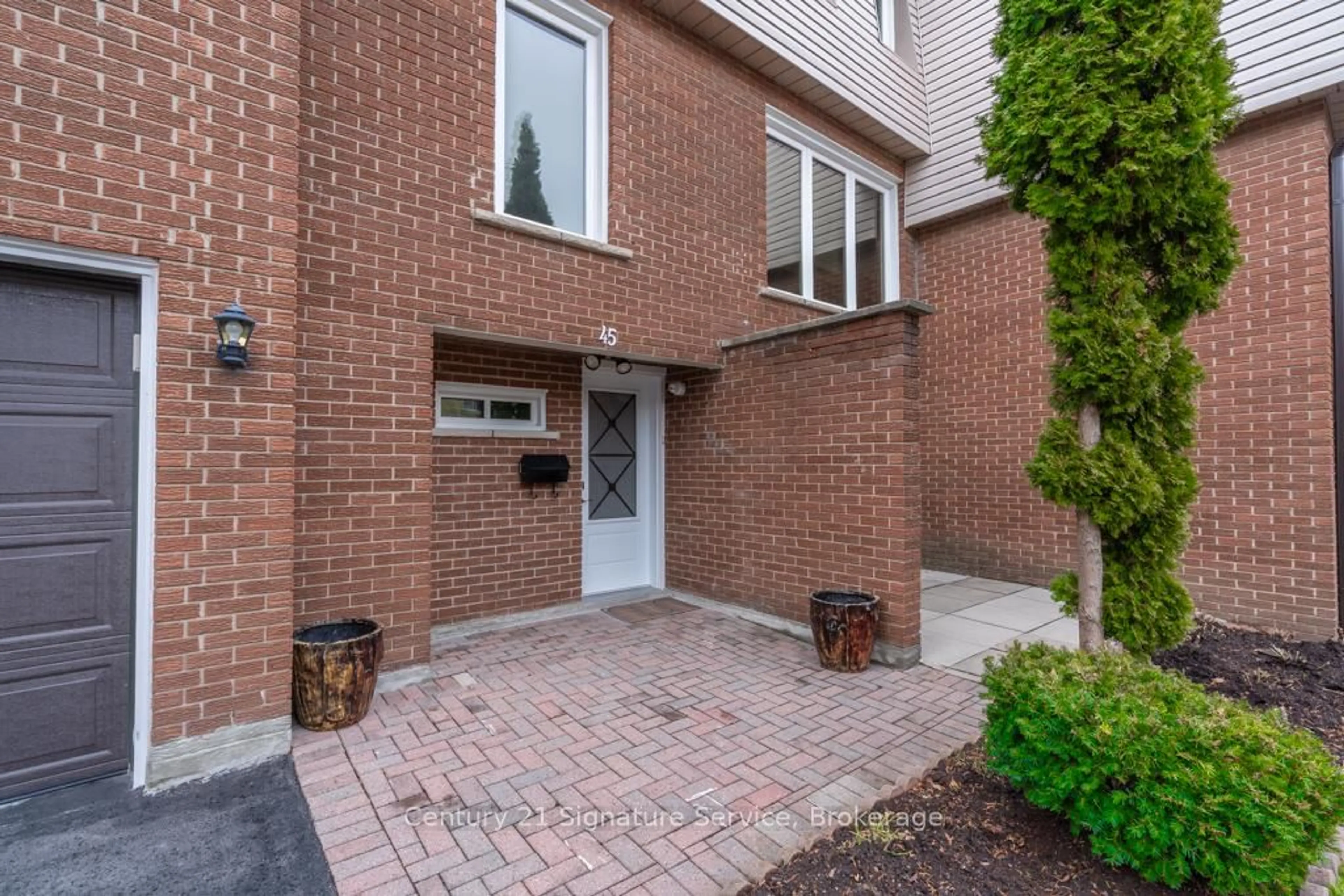 Unknown for 3175 Kirwin Ave #45, Mississauga Ontario L5A 3M4