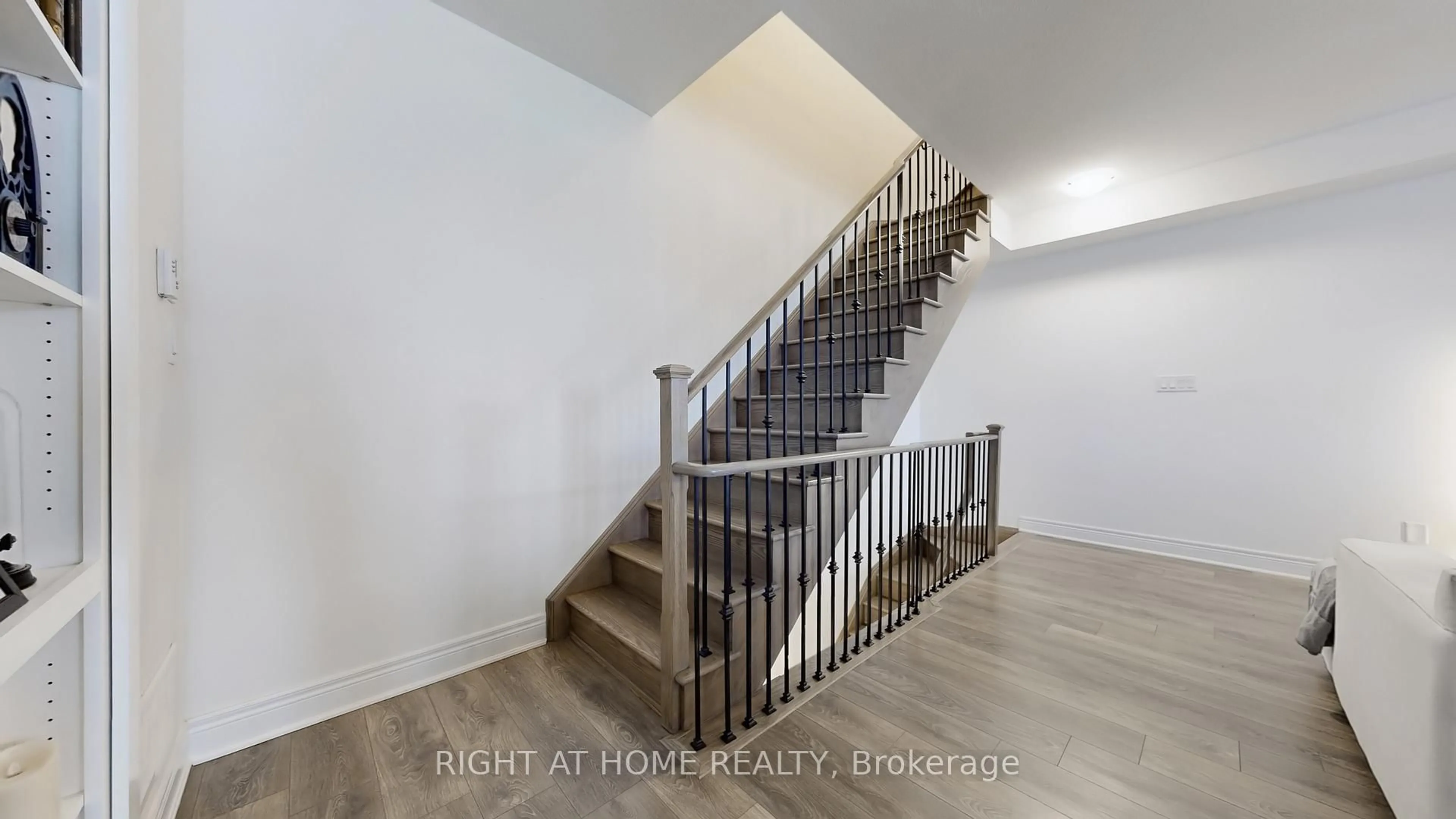 Stairs for 1423 Clarriage Crt, Milton Ontario L9E 1J4