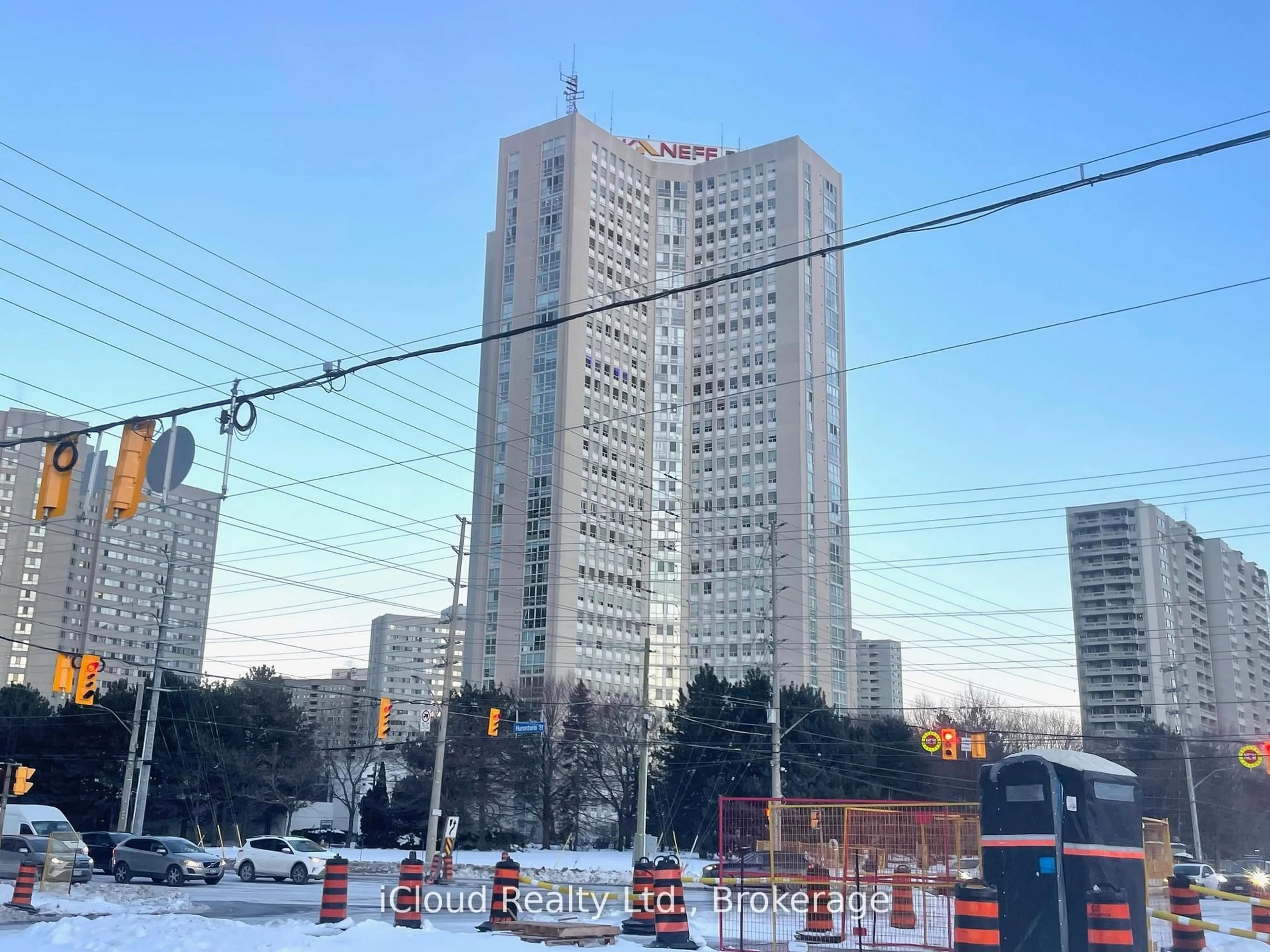 Unknown for 3650 Kaneff Cres #3208, Mississauga Ontario L5A 4A1