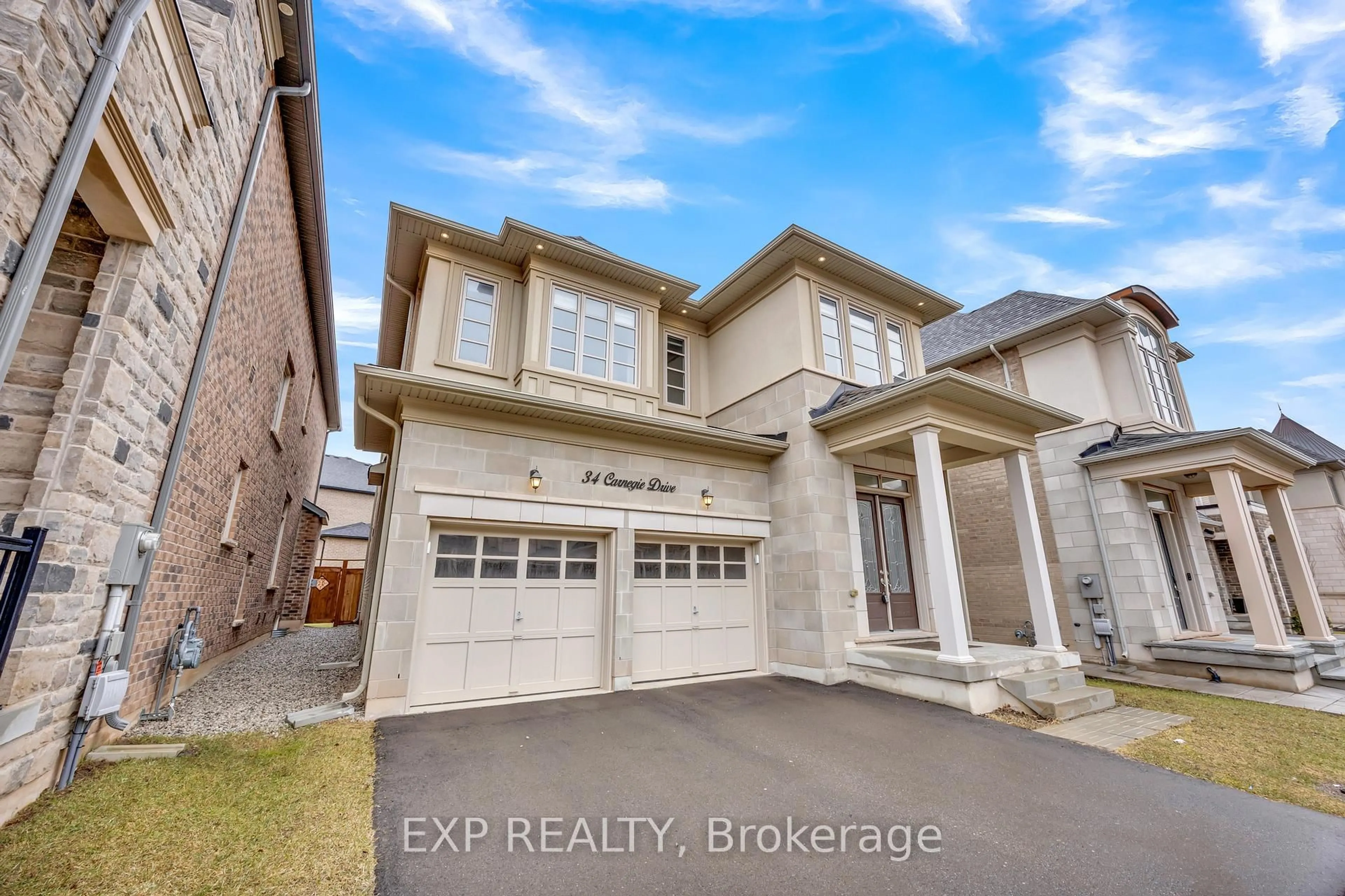 A pic from outside/outdoor area/front of a property/back of a property/a pic from drone, street for 34 Carnegie Dr, Oakville Ontario L6H 0V8