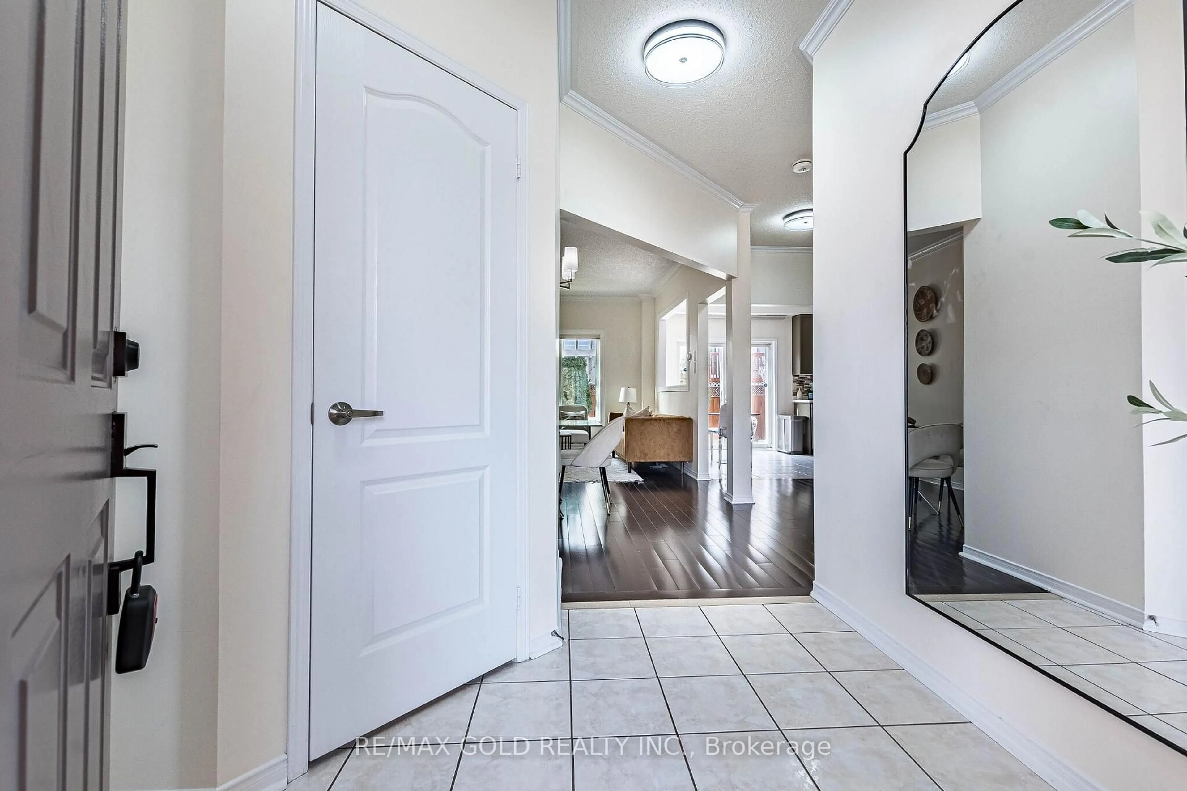 Indoor entryway for 26 Waterdale Rd, Brampton Ontario L7A 1S3