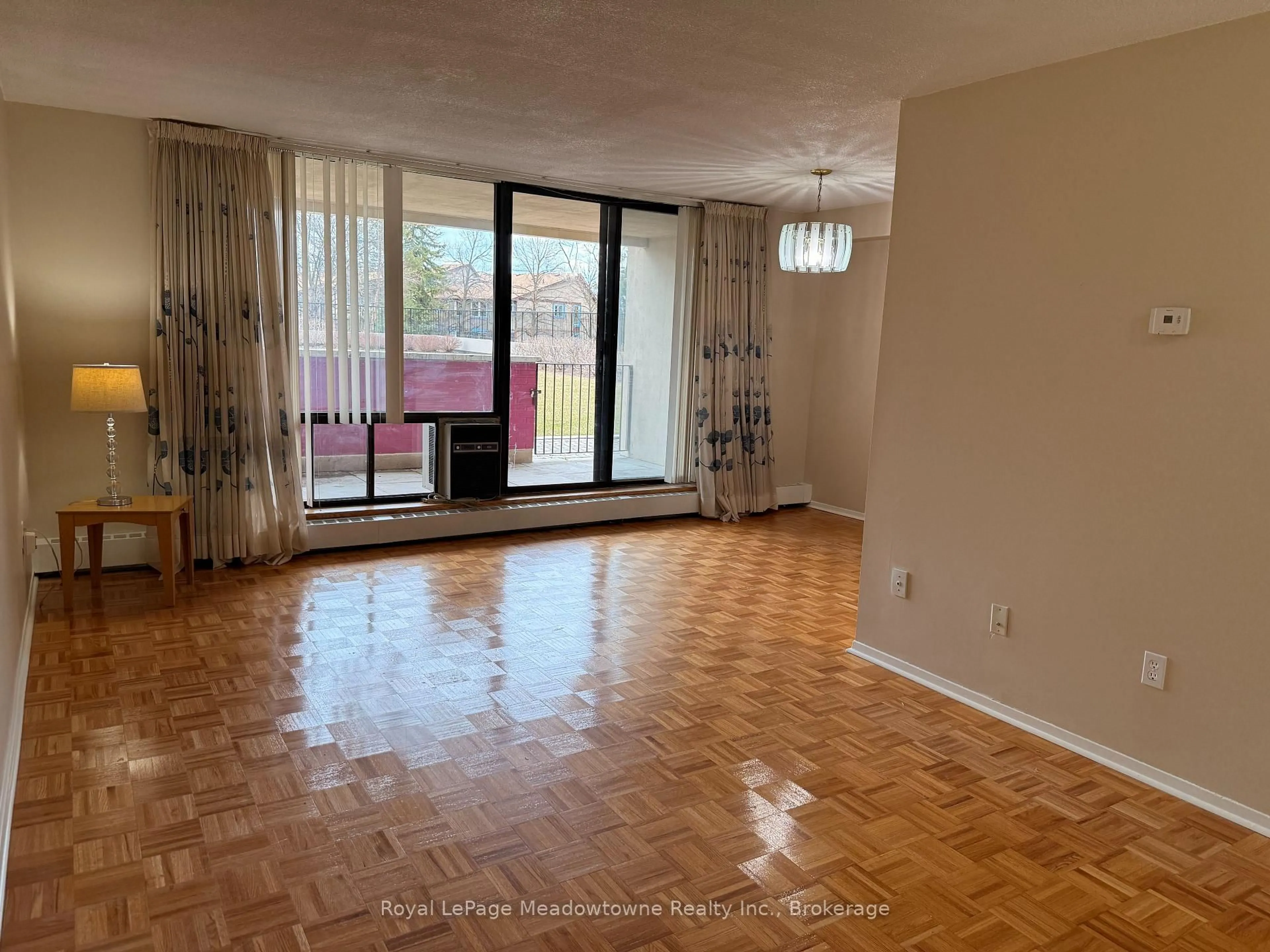 A pic of a room for 2929 Aquitaine Ave #215, Mississauga Ontario L5N 2C7