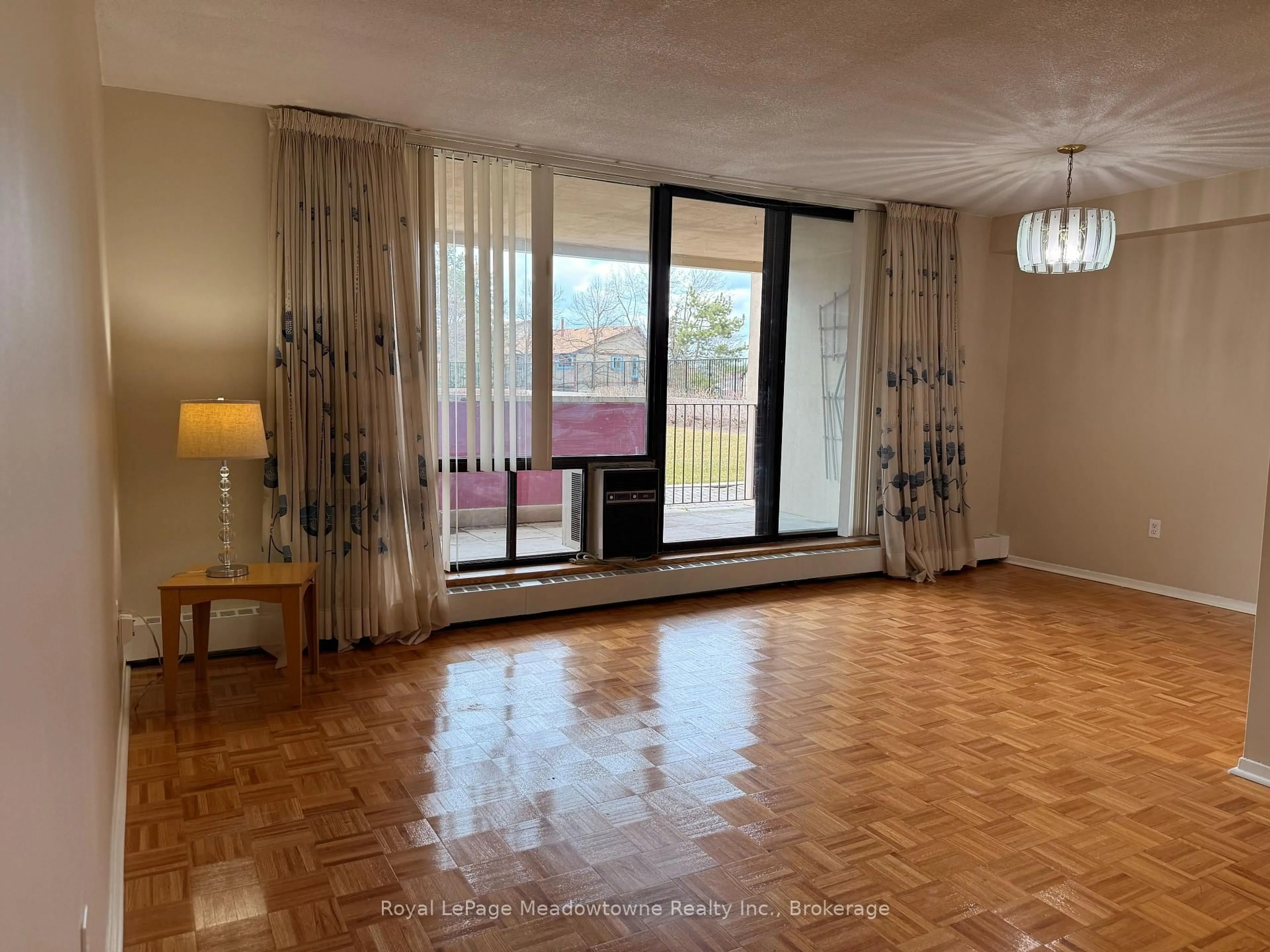 A pic of a room for 2929 Aquitaine Ave #215, Mississauga Ontario L5N 2C7