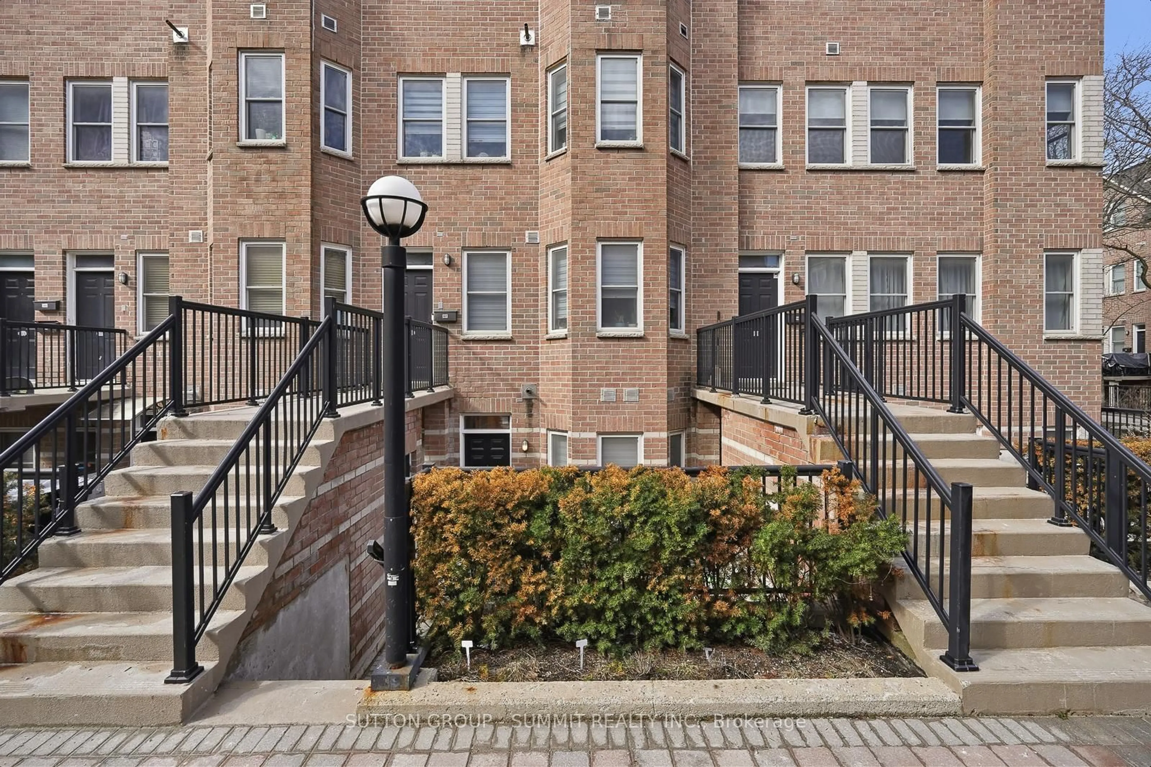 Patio, street for 760 LAWRENCE Ave #126, Toronto Ontario M6A 3E7