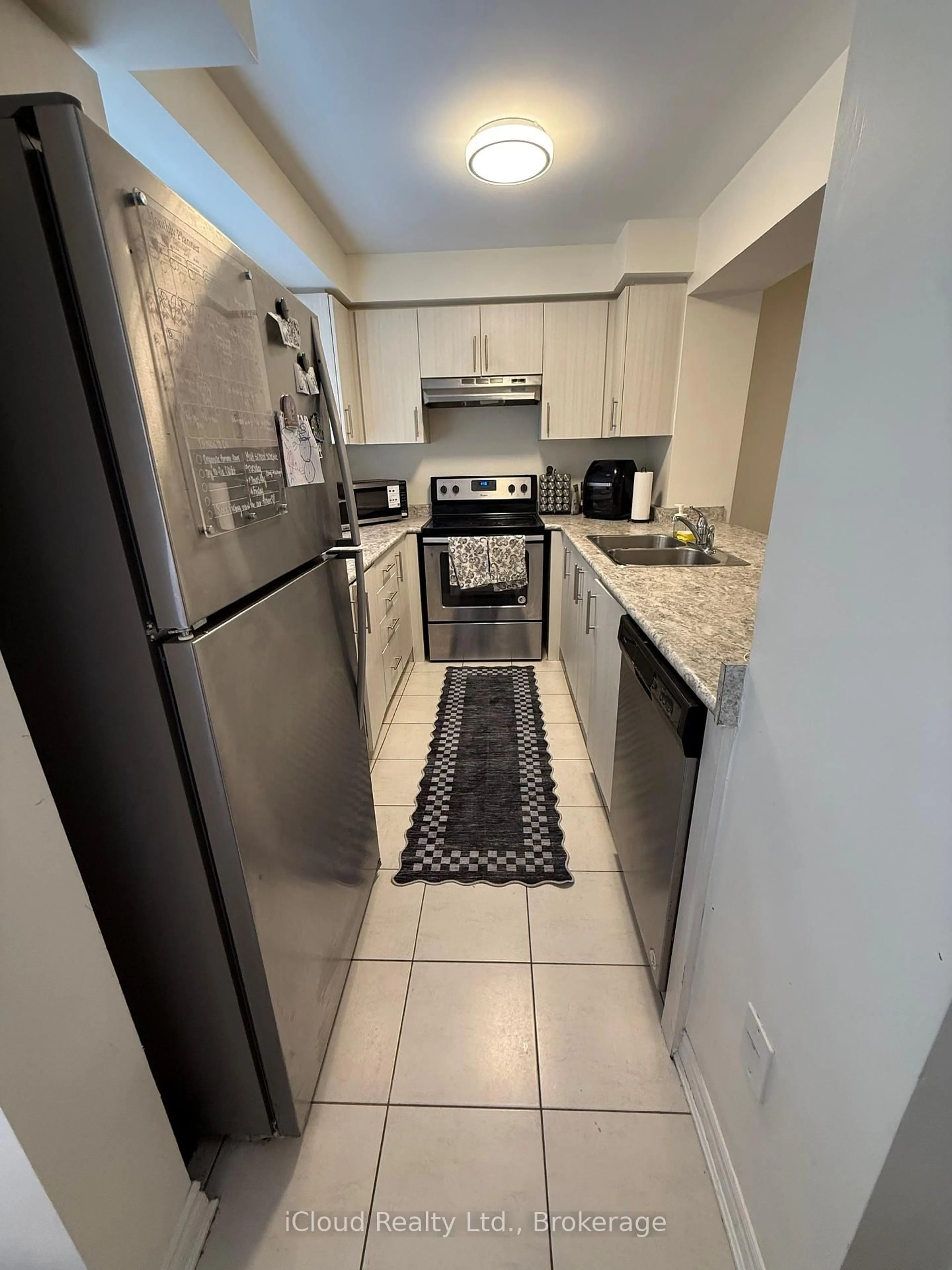 Standard kitchen, unknown for 114 Frost Crt, Milton Ontario L9E 1C9