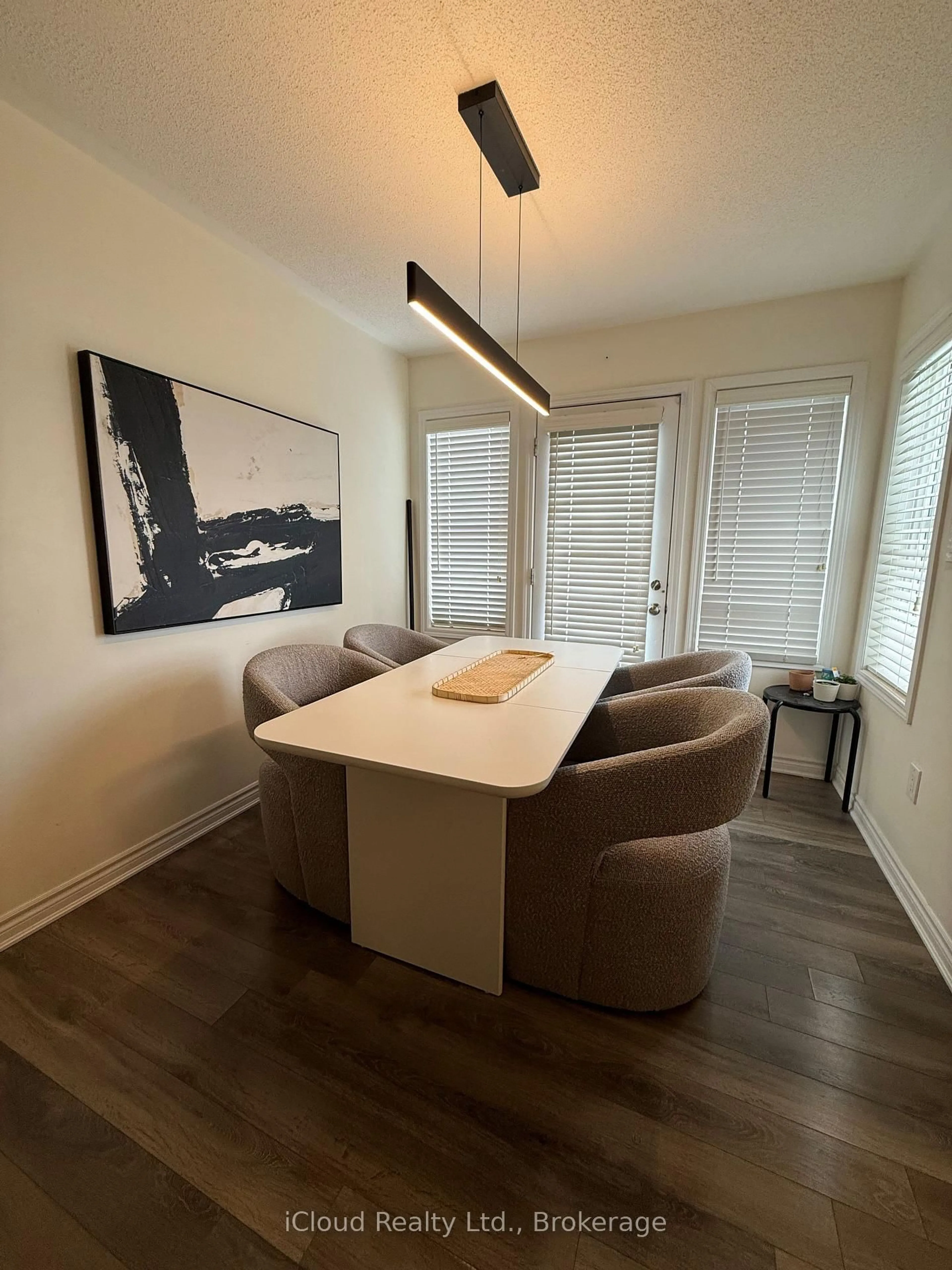 A pic of a room for 114 Frost Crt, Milton Ontario L9E 1C9