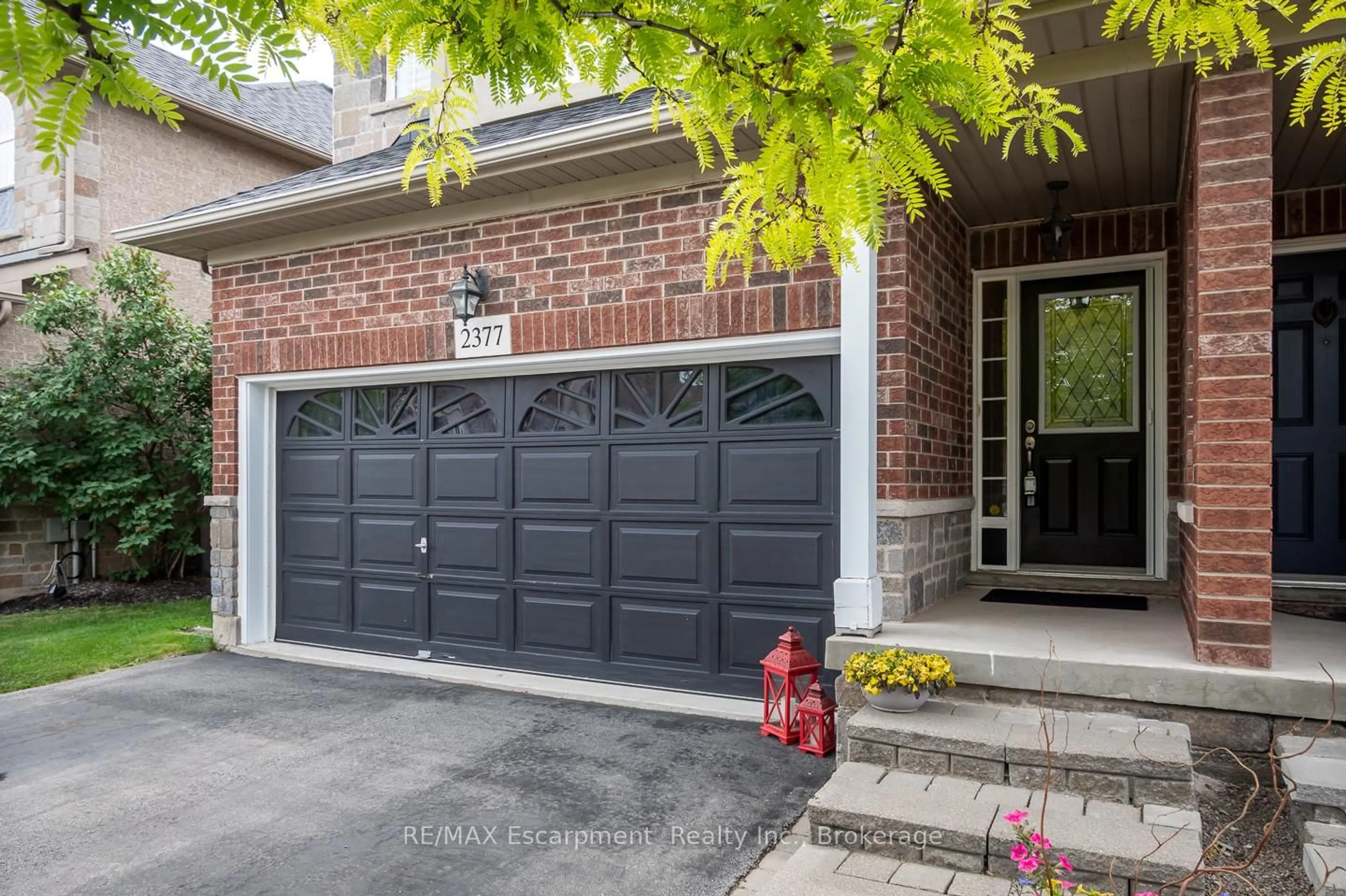 Home with brick exterior material, street for 2377 Stone Glen Cres, Oakville Ontario L6M 0C7