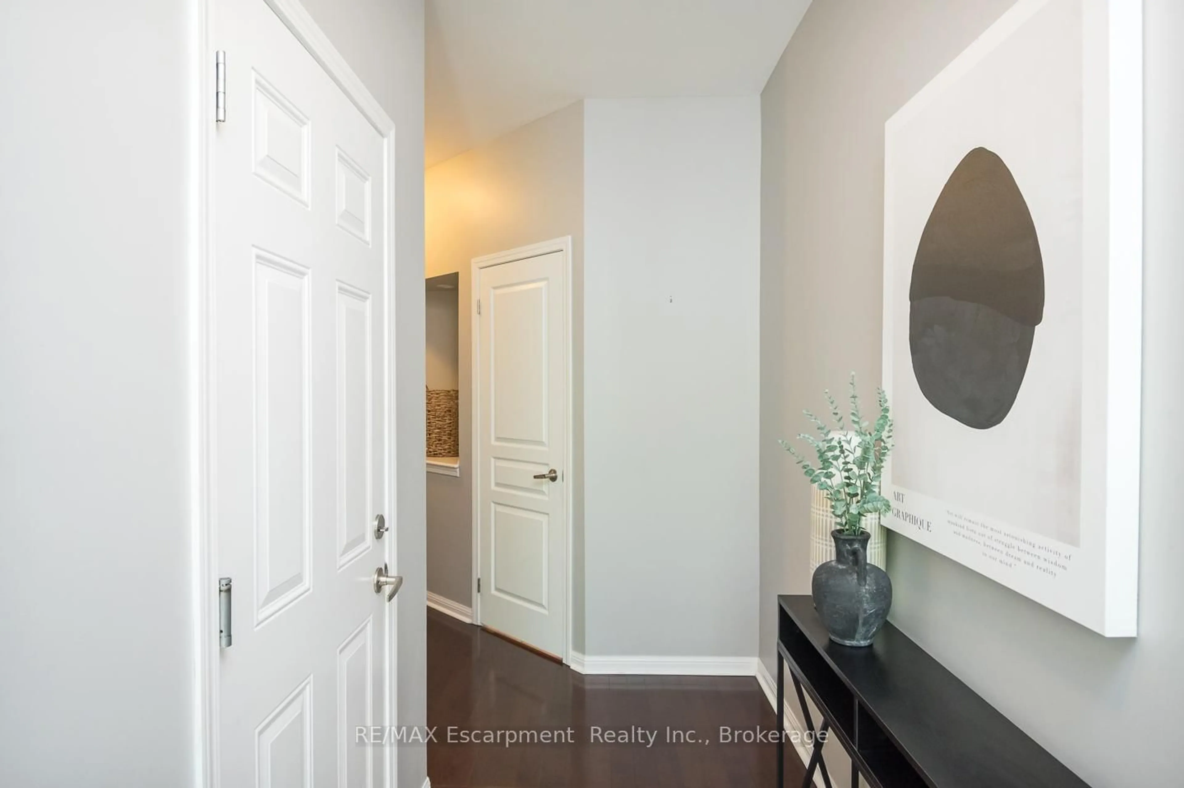 Indoor entryway for 2377 Stone Glen Cres, Oakville Ontario L6M 0C7