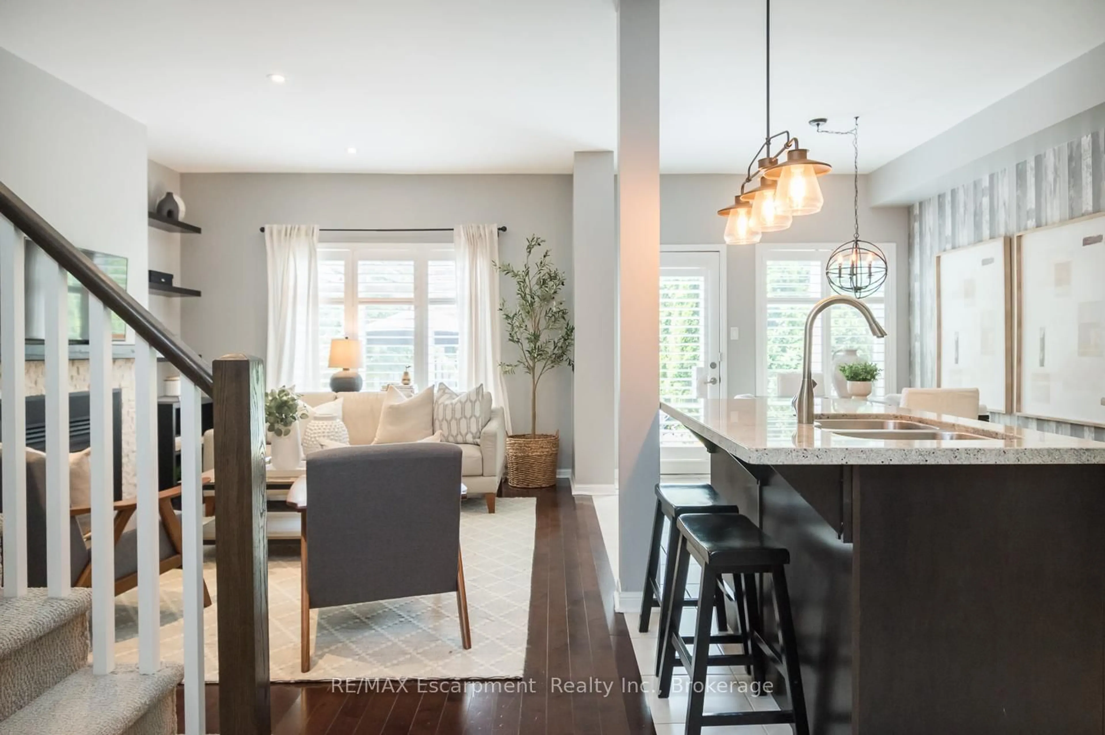 Open concept kitchen, unknown for 2377 Stone Glen Cres, Oakville Ontario L6M 0C7