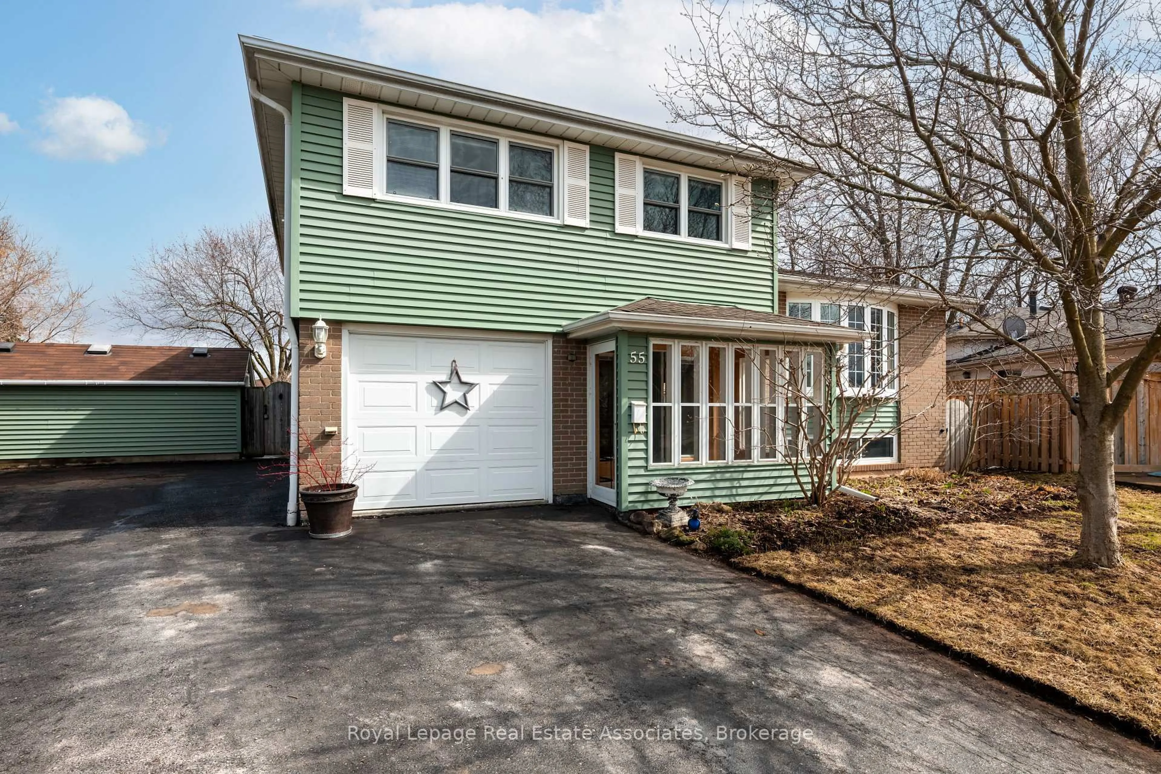 Home with vinyl exterior material, street for 55 Eleanor Cres, Halton Hills Ontario L7G 2T7