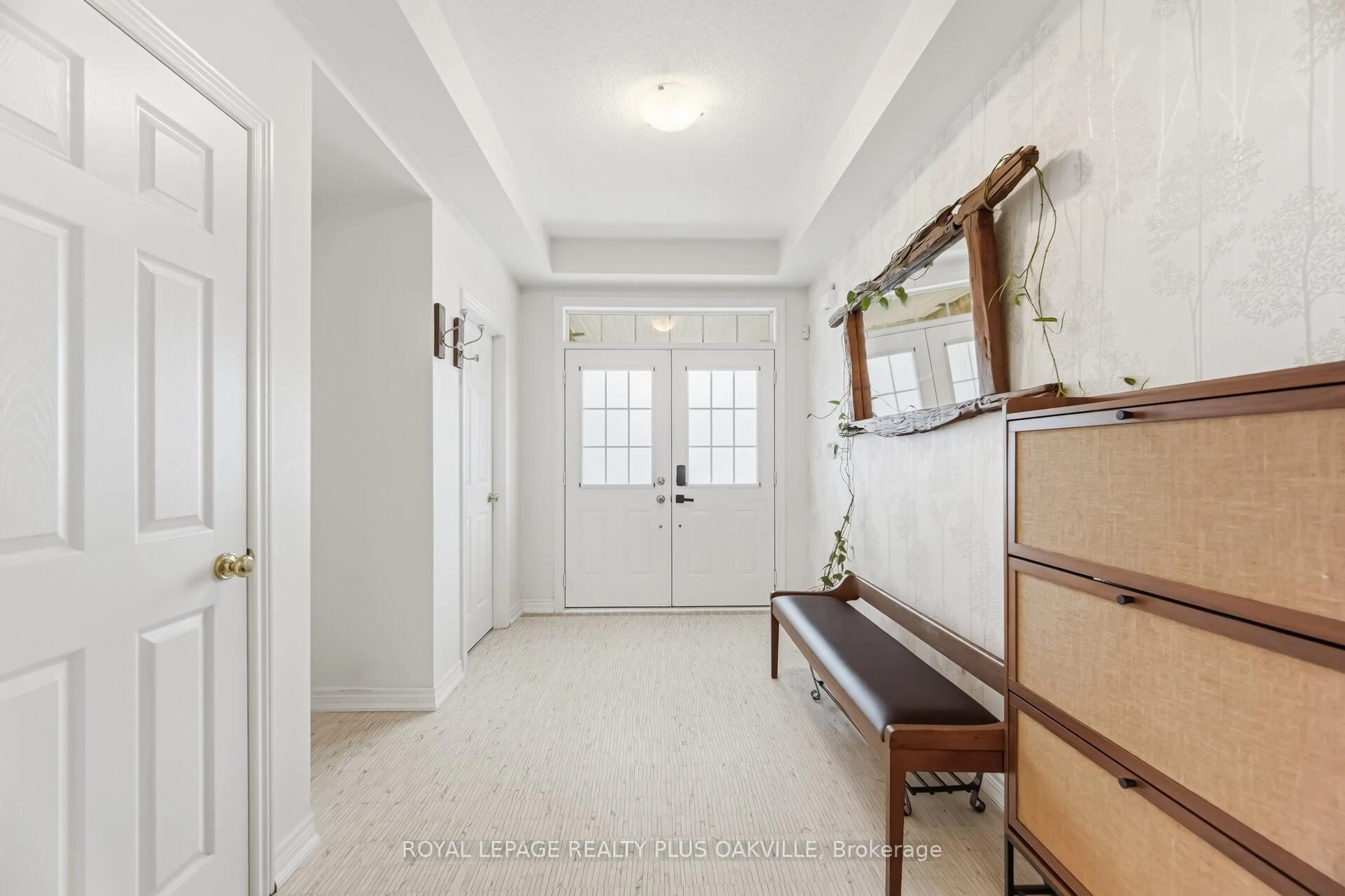 Indoor entryway for 3409 Liptay Ave, Oakville Ontario L6M 0M8