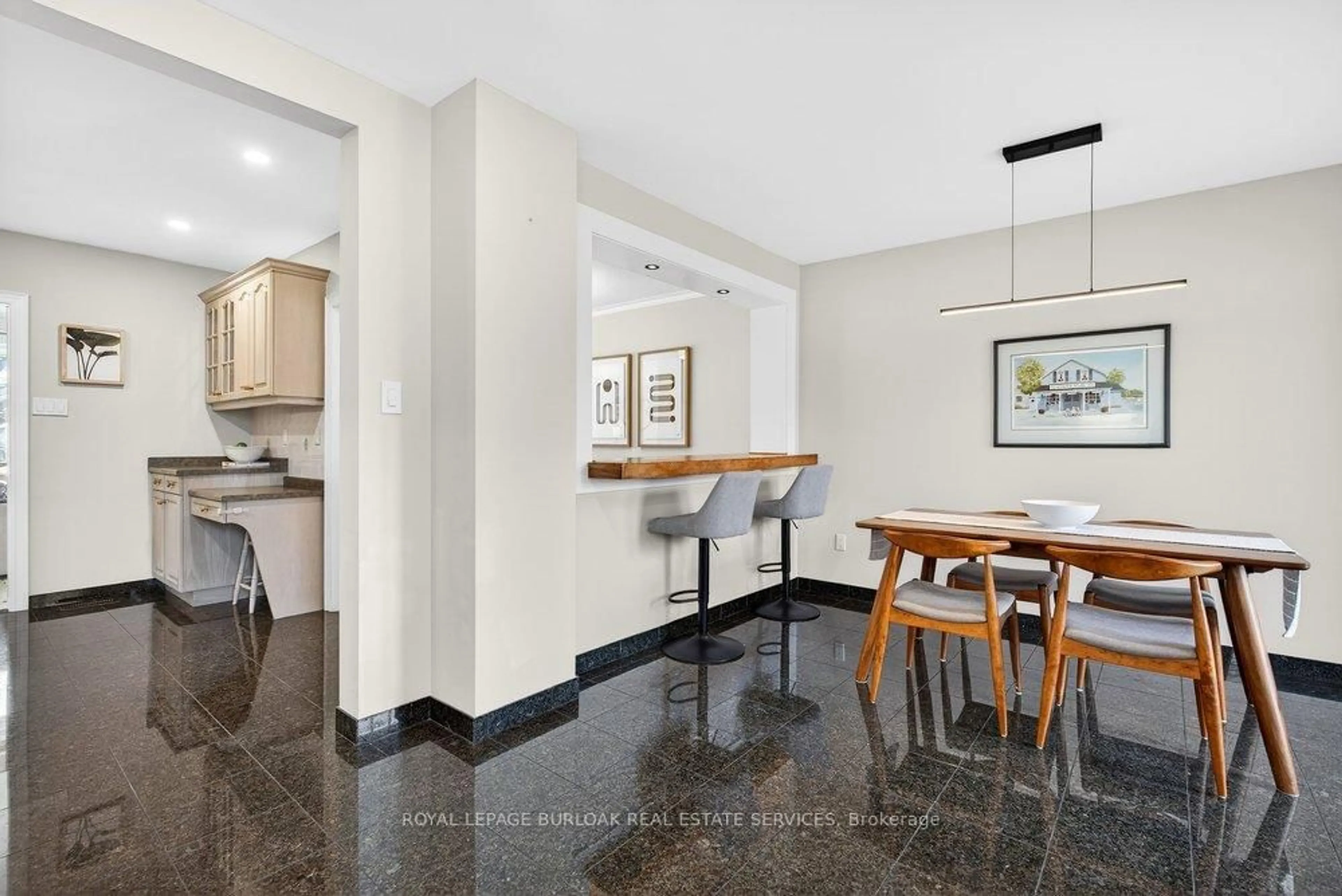 Unknown for 1525 Holburne Rd, Mississauga Ontario L5E 2L7