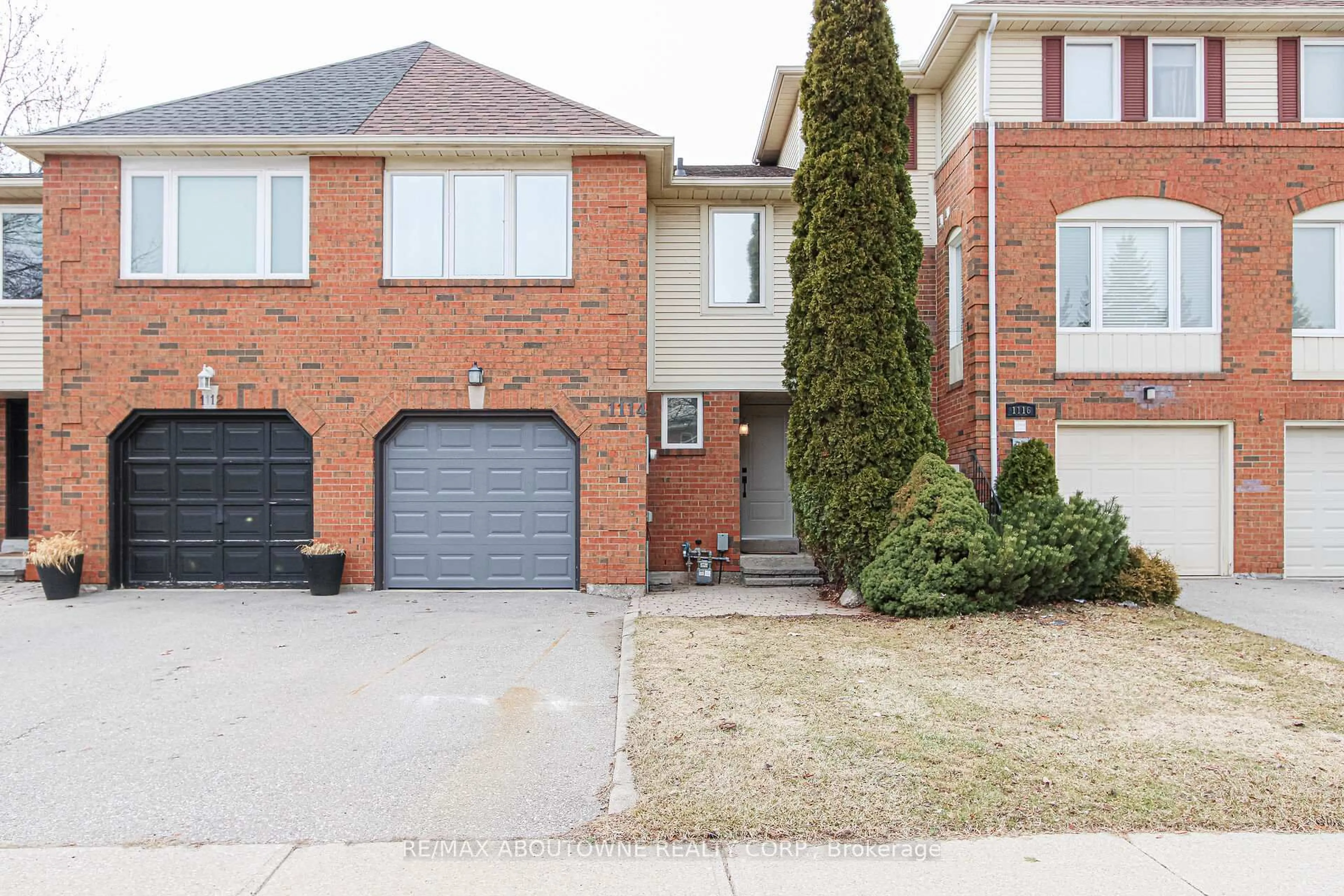 Home with brick exterior material, street for 1114 Lindsay Dr, Oakville Ontario L6M 3B4