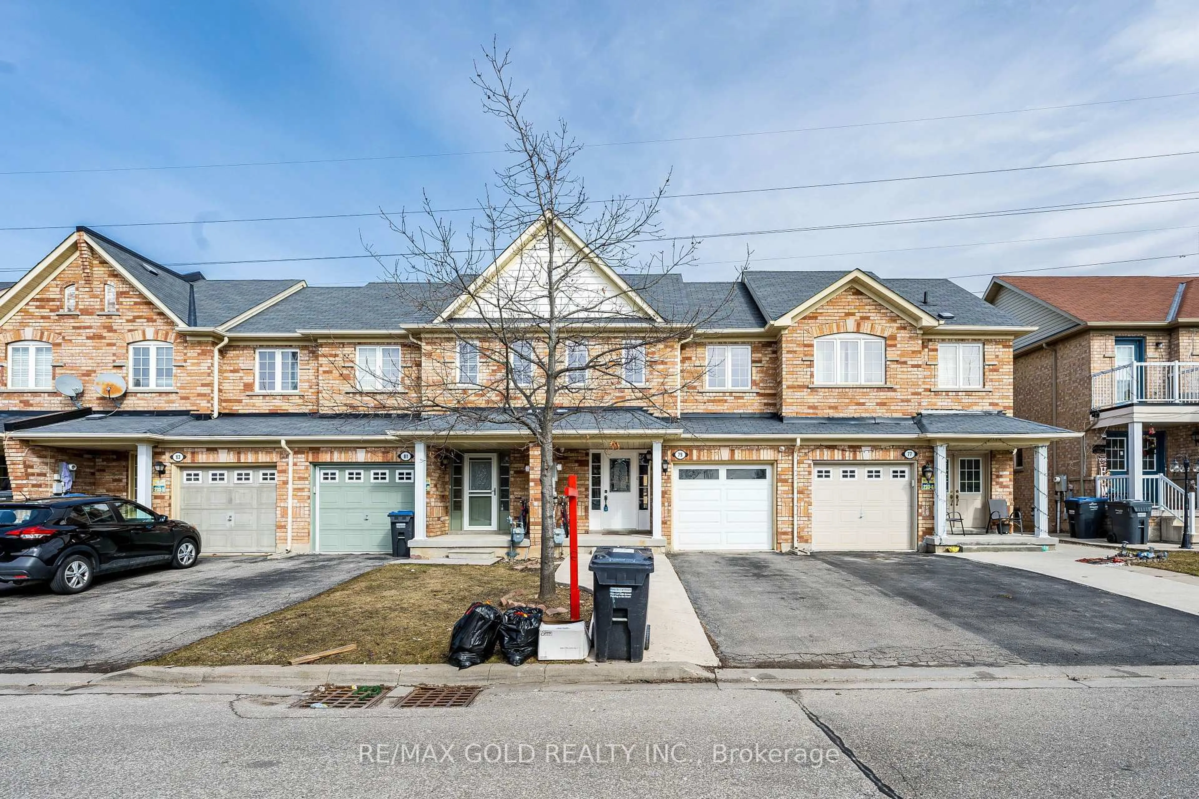 A pic from outside/outdoor area/front of a property/back of a property/a pic from drone, street for 79 Roundstone Dr, Brampton Ontario L6X 0K6
