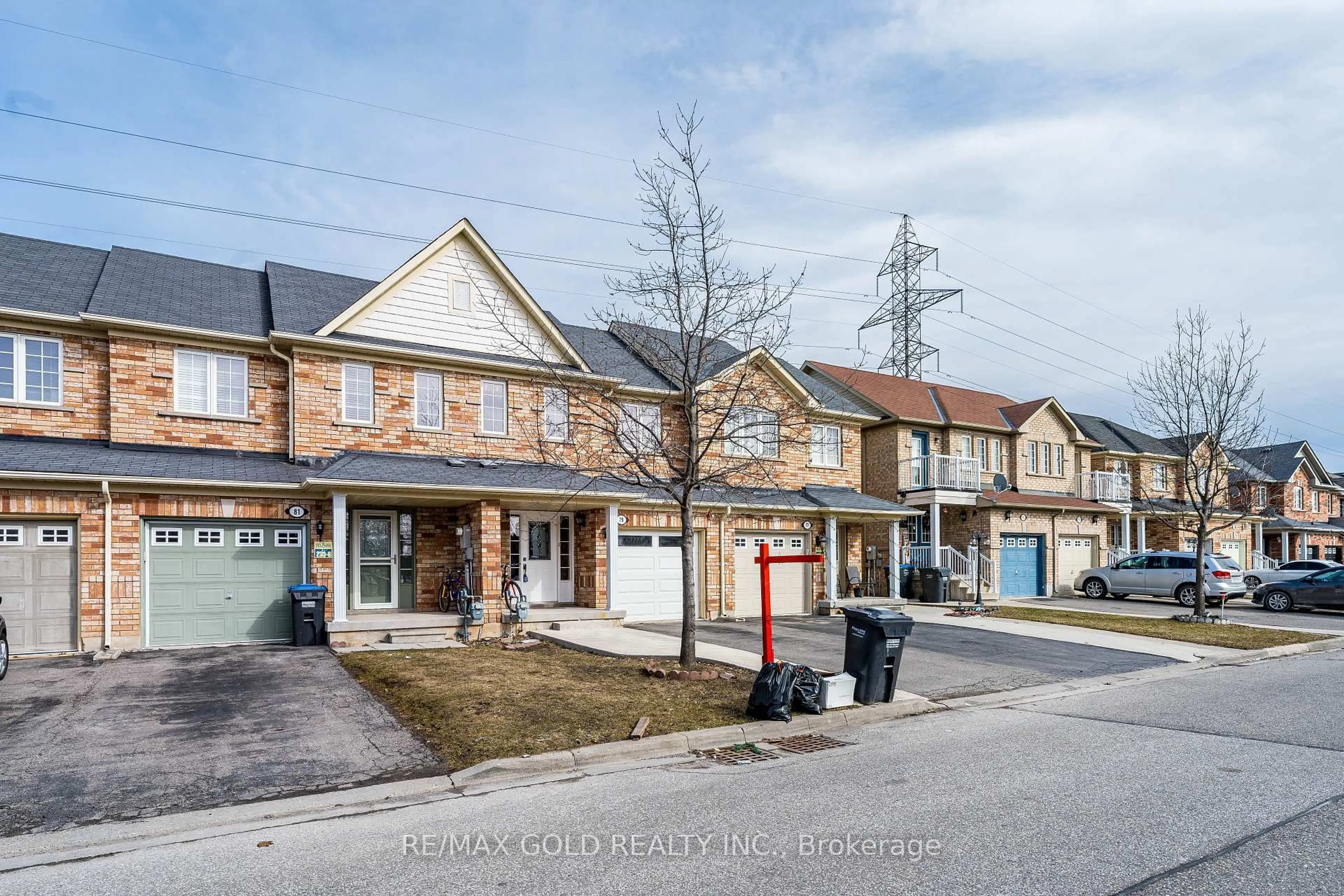 A pic from outside/outdoor area/front of a property/back of a property/a pic from drone, street for 79 Roundstone Dr, Brampton Ontario L6X 0K6