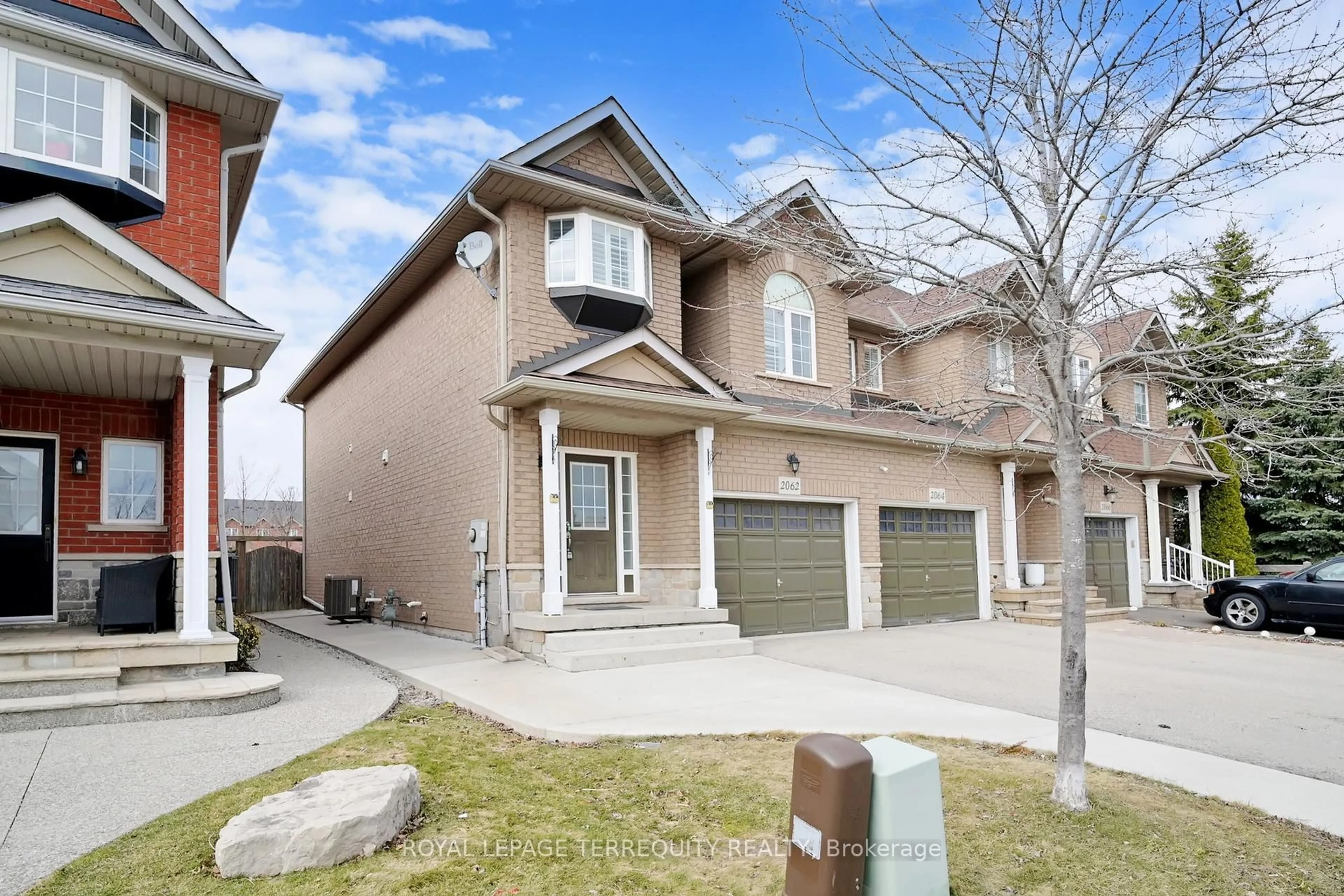 Home with brick exterior material, street for 2062 Redstone Cres, Oakville Ontario L6M 5B1