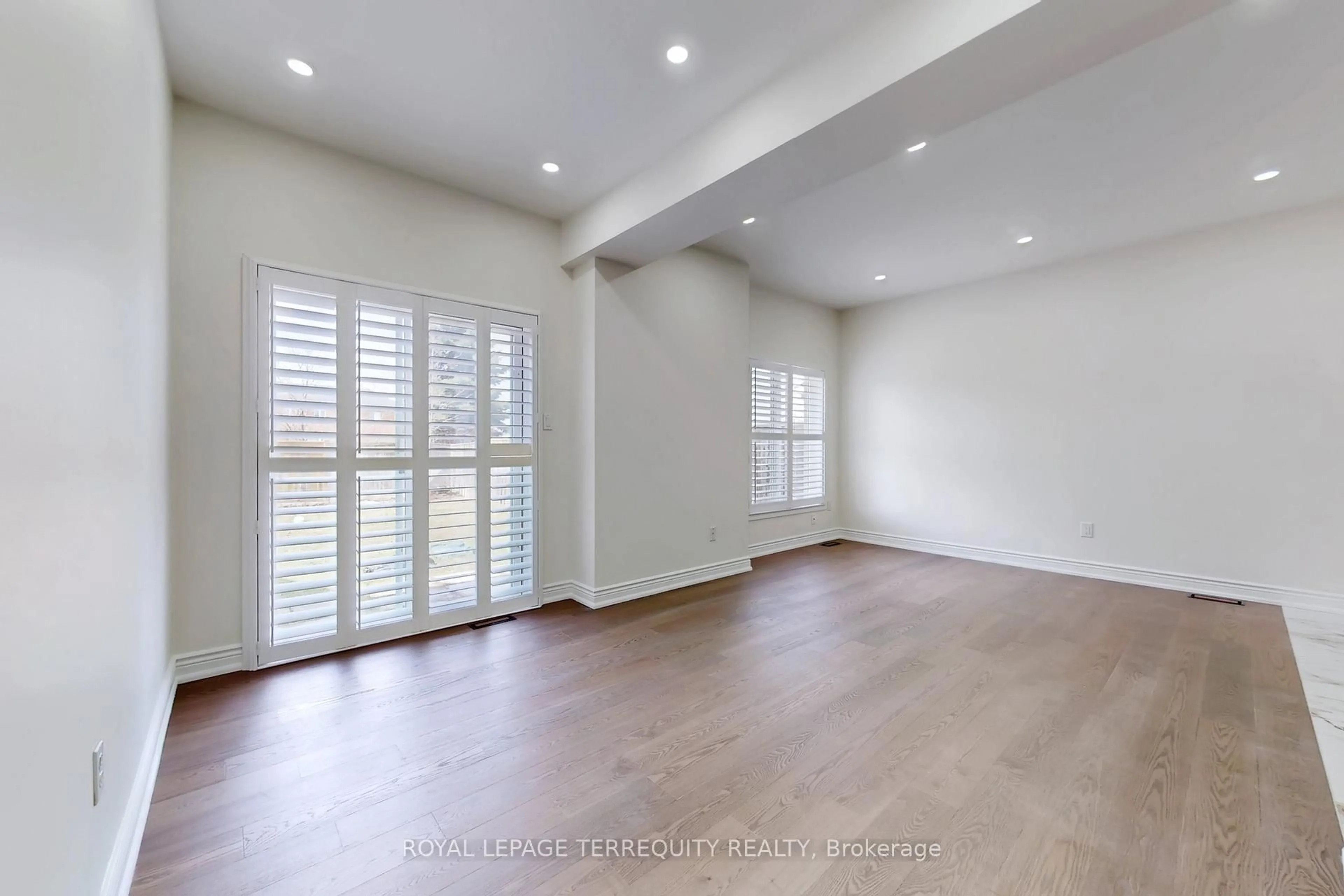 A pic of a room for 2062 Redstone Cres, Oakville Ontario L6M 5B1