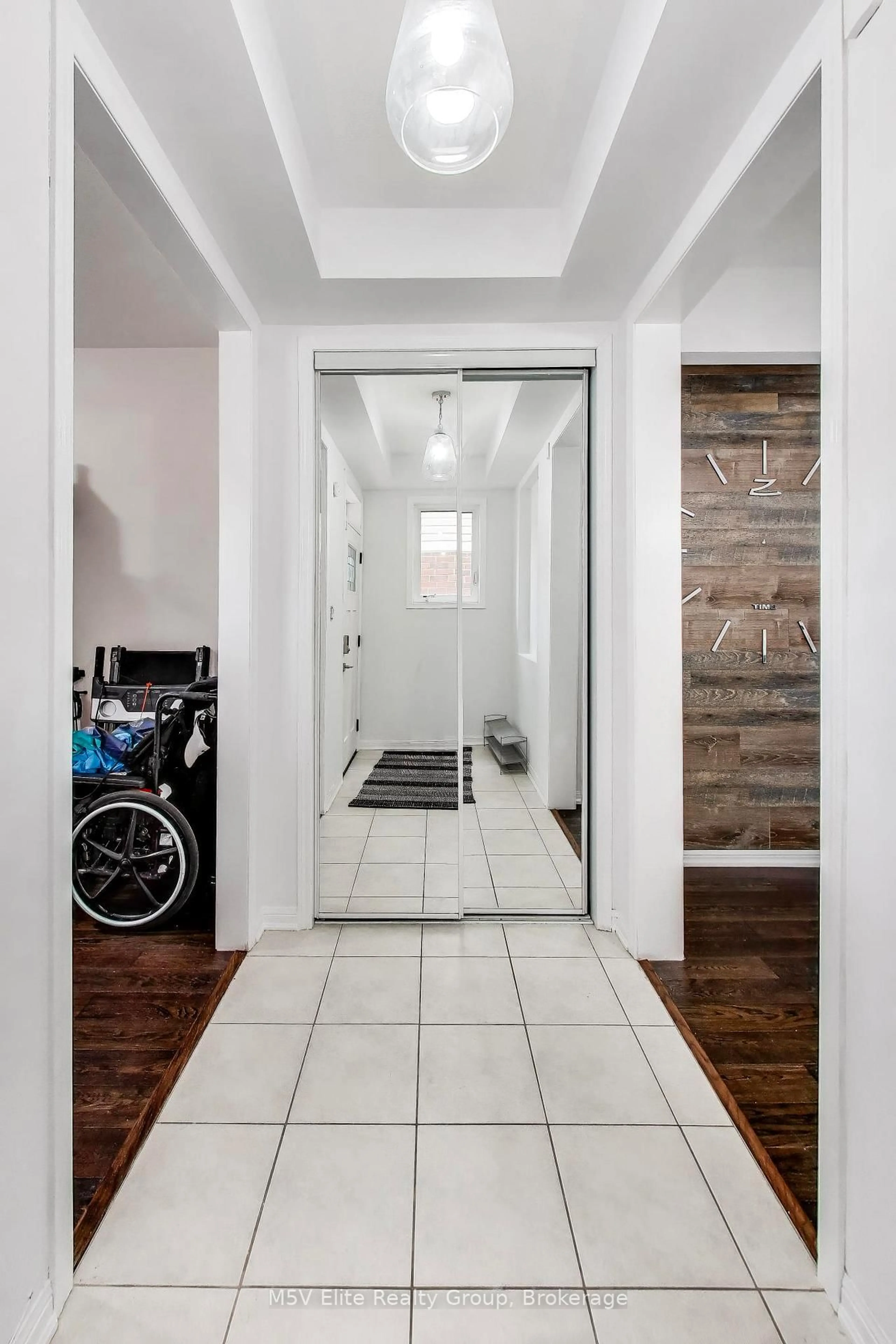 Indoor entryway for 57 Agricola Rd, Brampton Ontario L7A 0S5