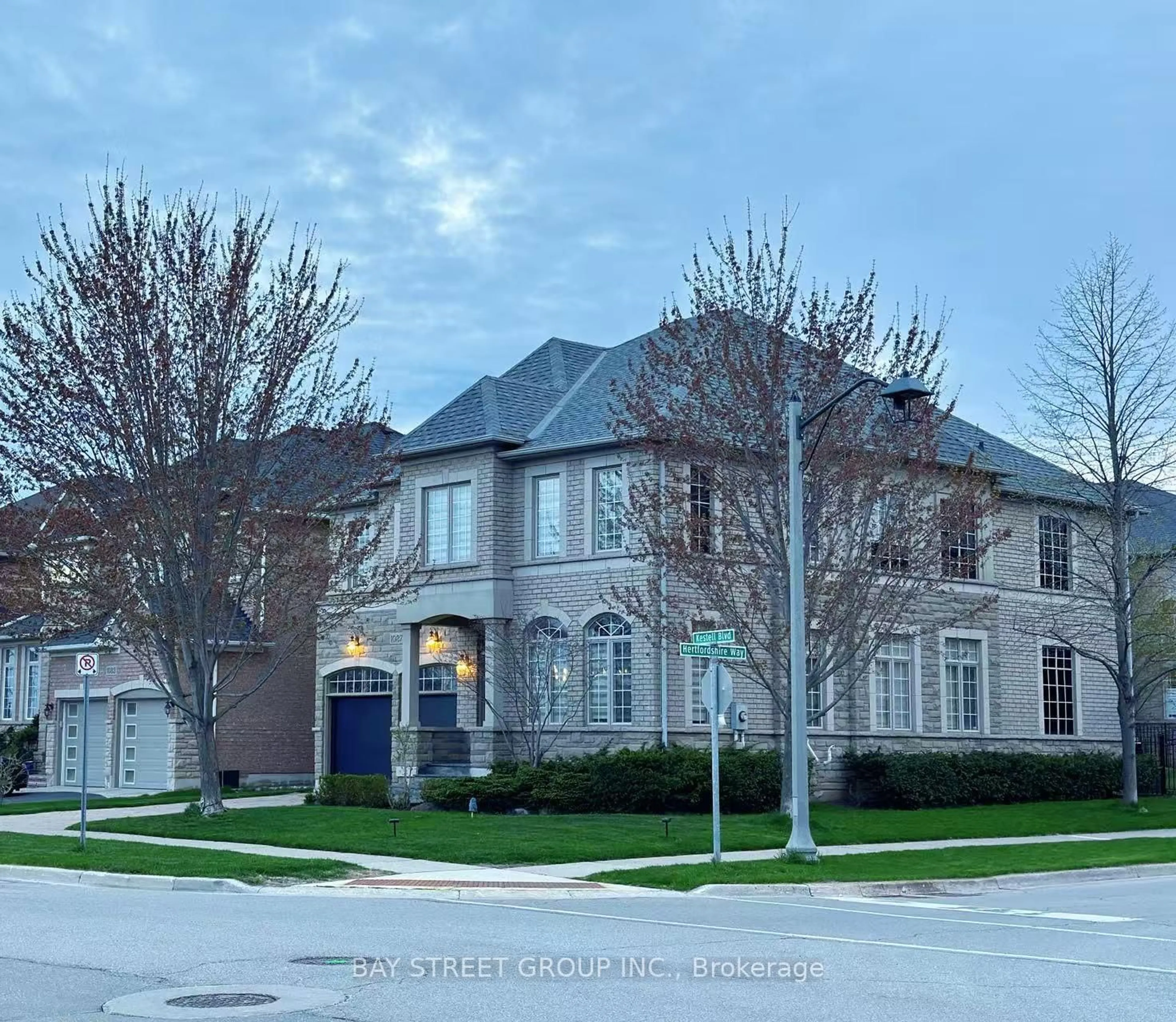 Home with brick exterior material, street for 1087 Kestell Blvd, Oakville Ontario L6H 7M5