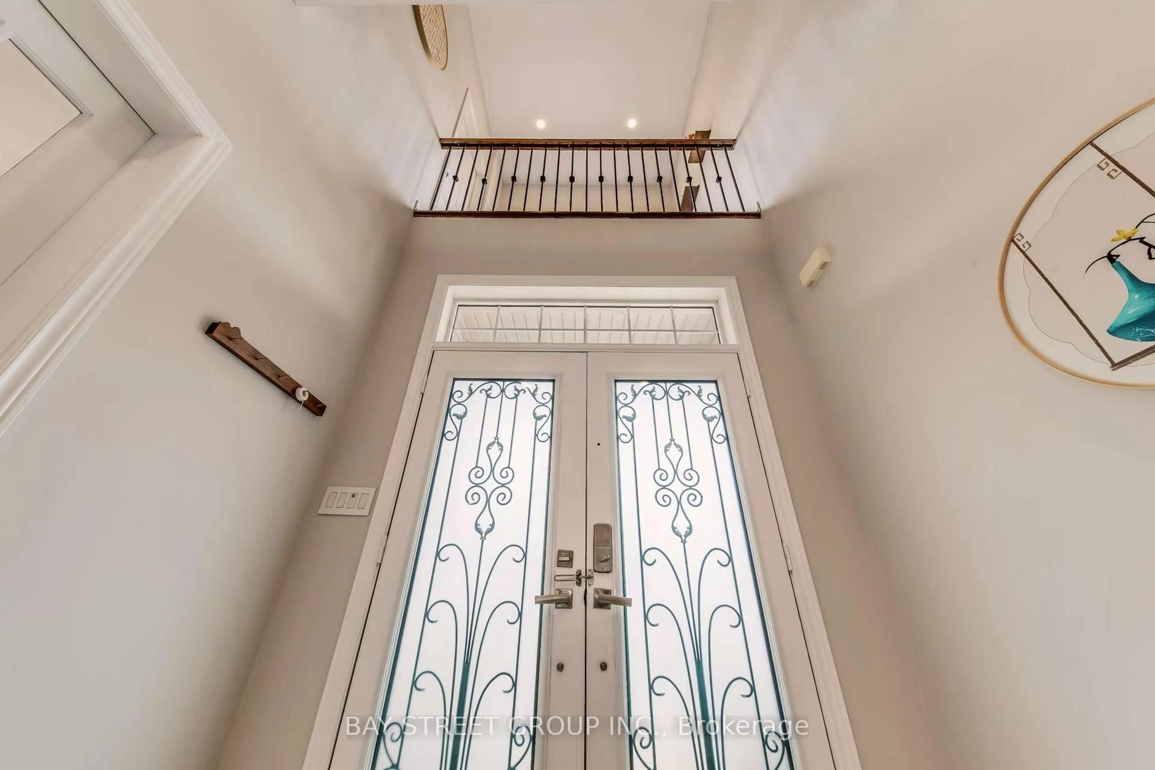 Indoor entryway for 1087 Kestell Blvd, Oakville Ontario L6H 7M5