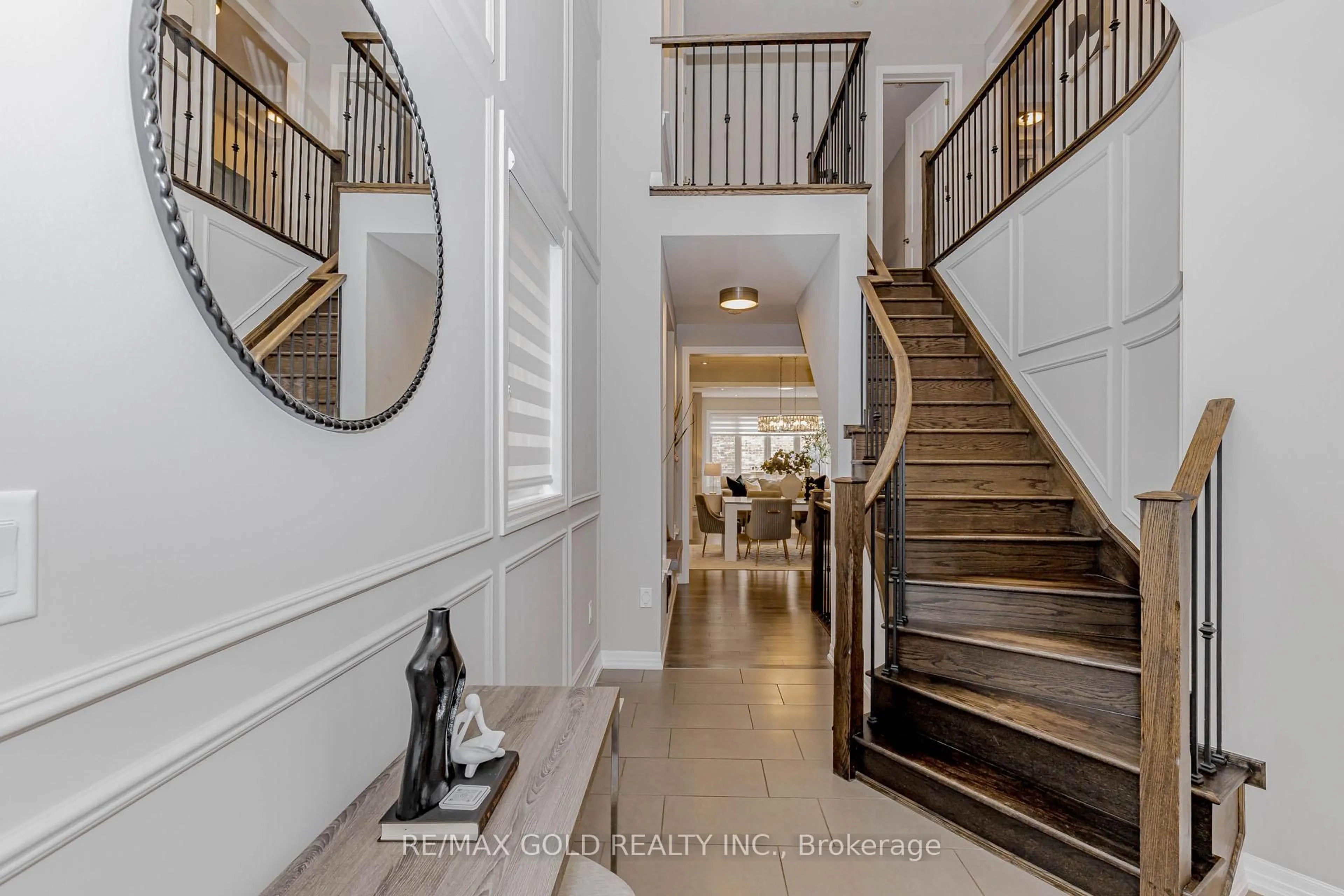 Indoor entryway for 3354 Vardon Way, Oakville Ontario L6M 1R5