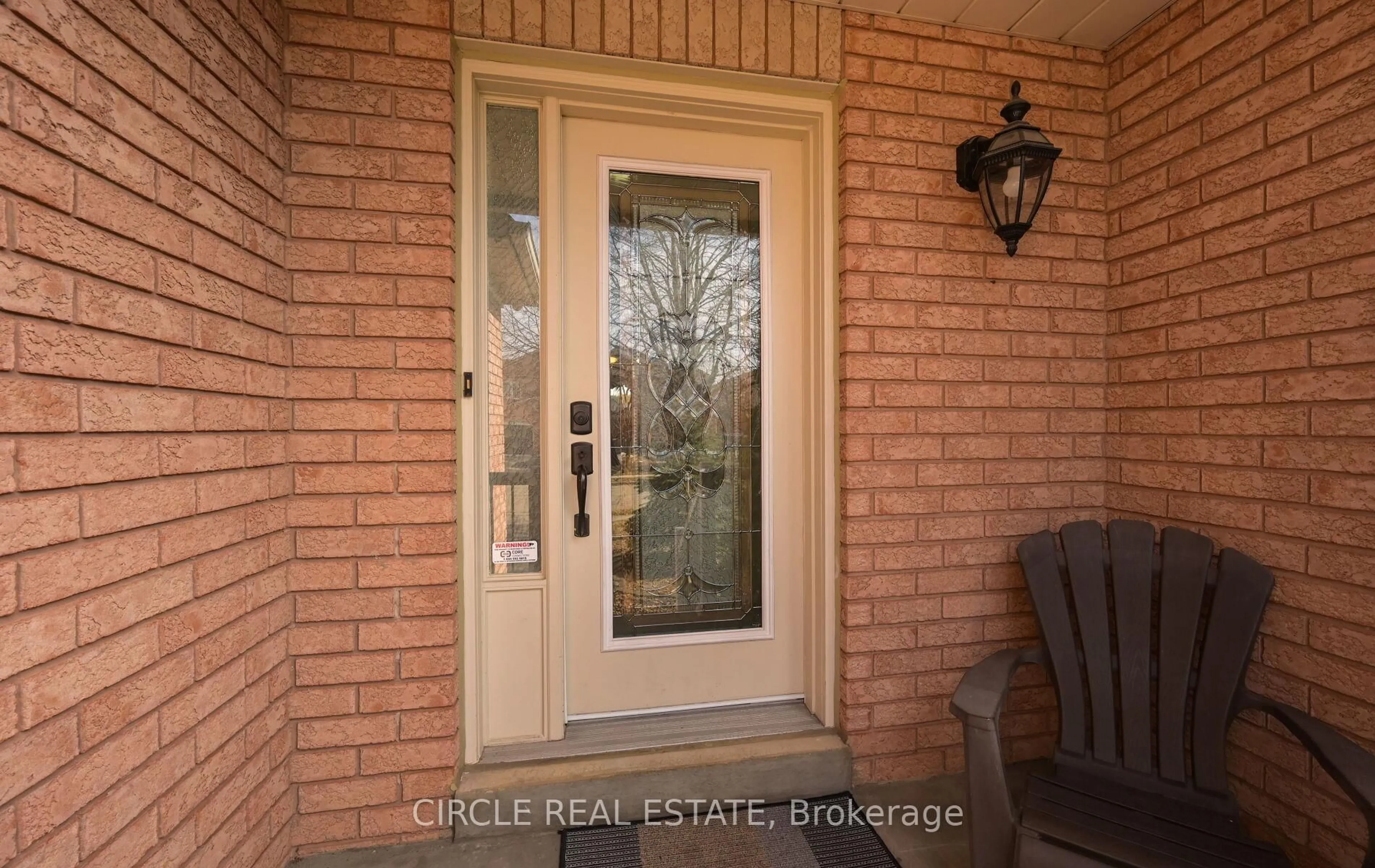 Indoor entryway for 168 twin pines Cres, Brampton Ontario L7A 1N2