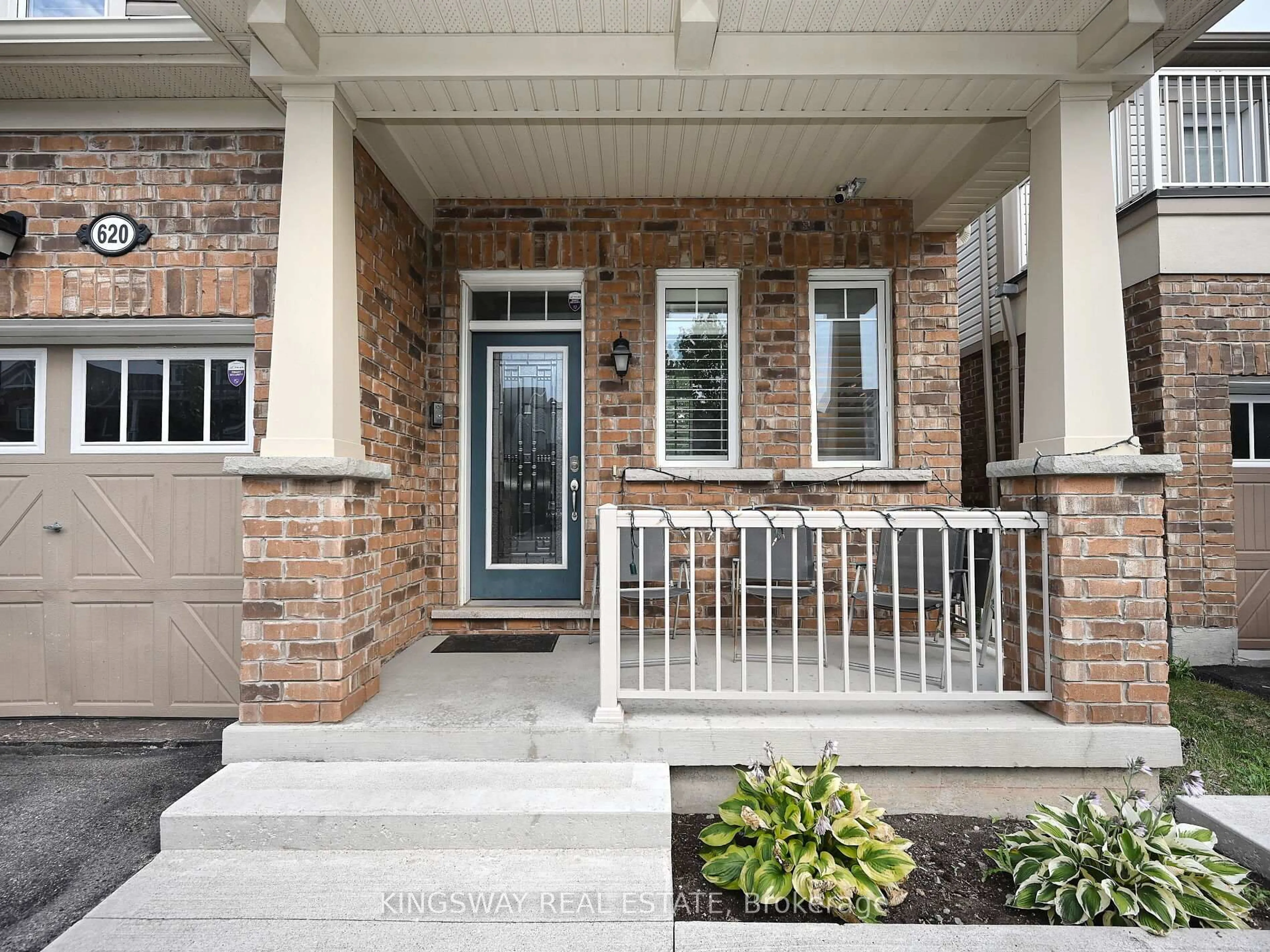 Indoor entryway for 620 LANGHOLM St, Milton Ontario L9T 8Z8