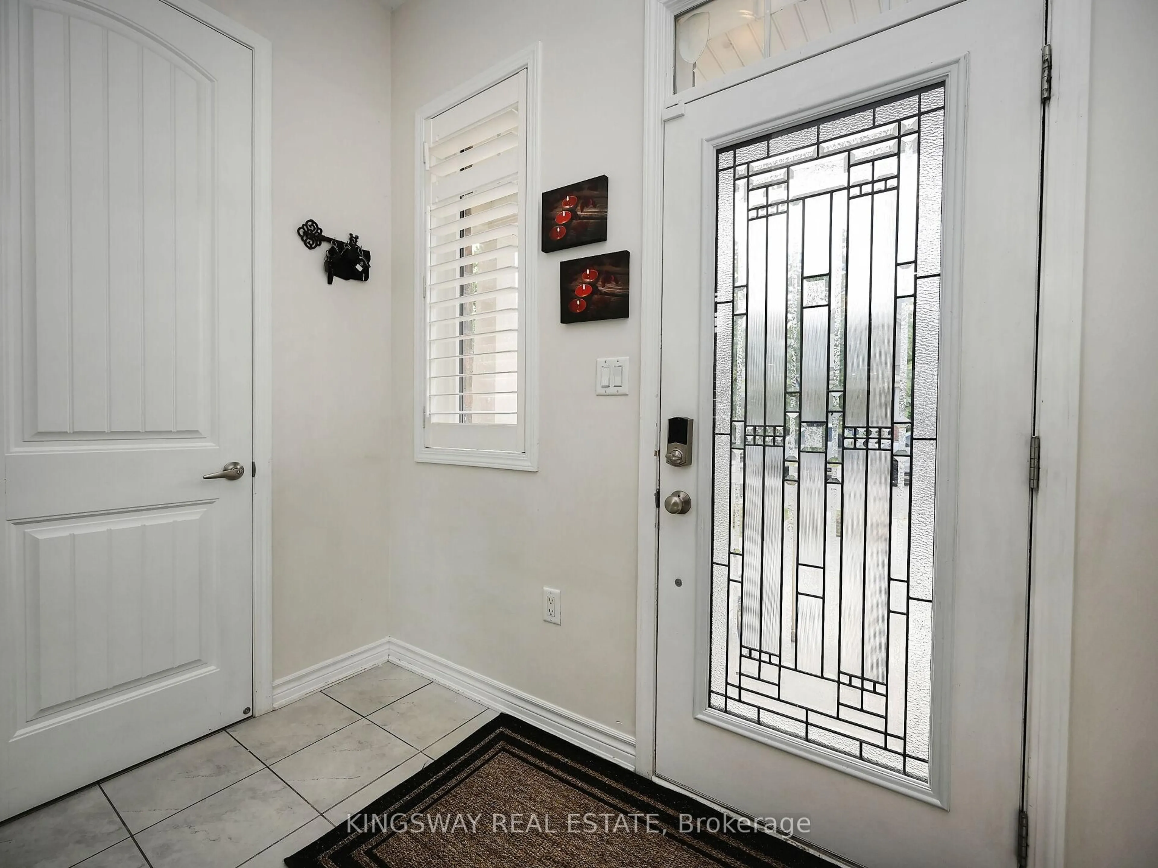 Indoor entryway for 620 LANGHOLM St, Milton Ontario L9T 8Z8