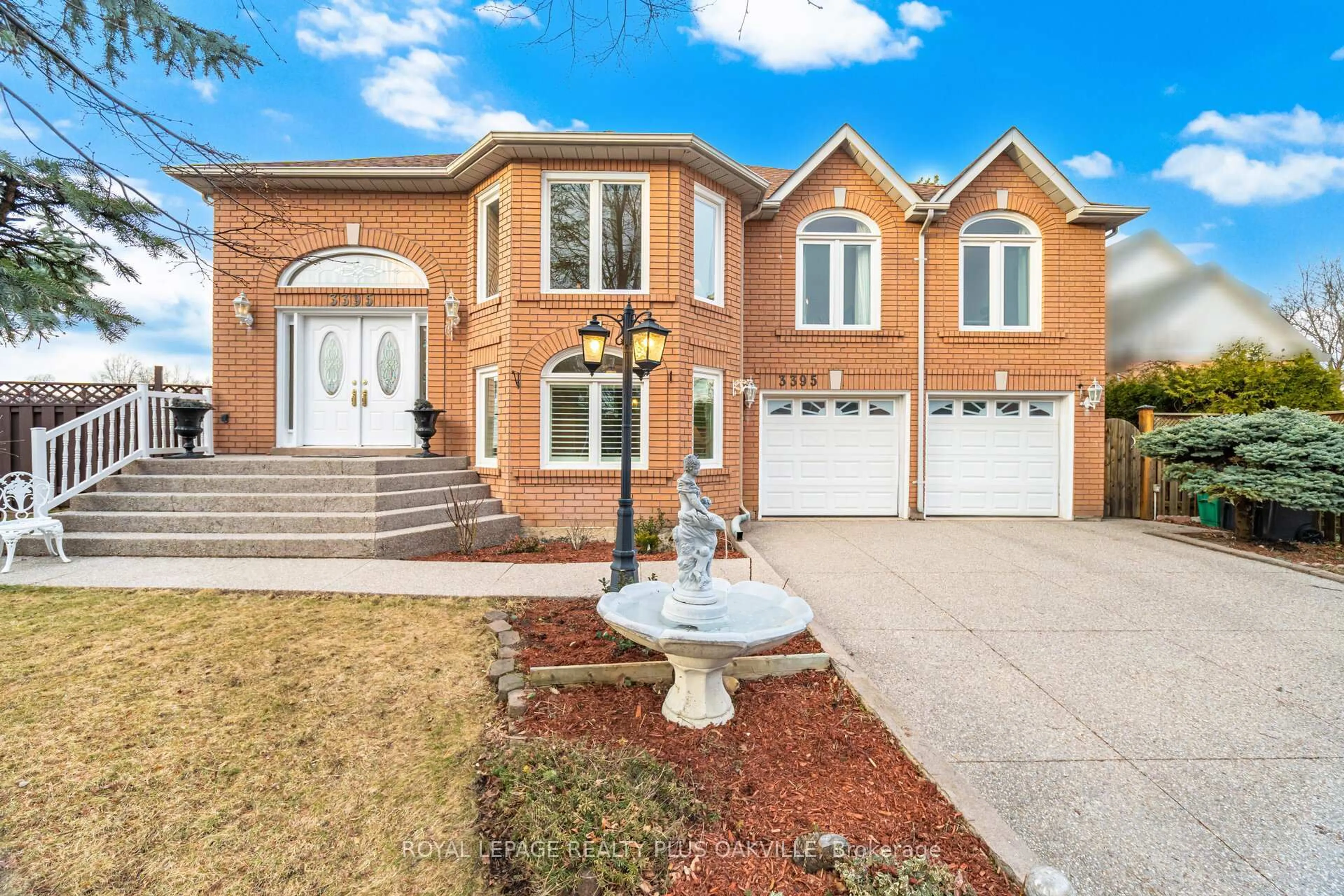 Home with brick exterior material, street for 3395 Trelawny Circ, Mississauga Ontario L5N 6N6