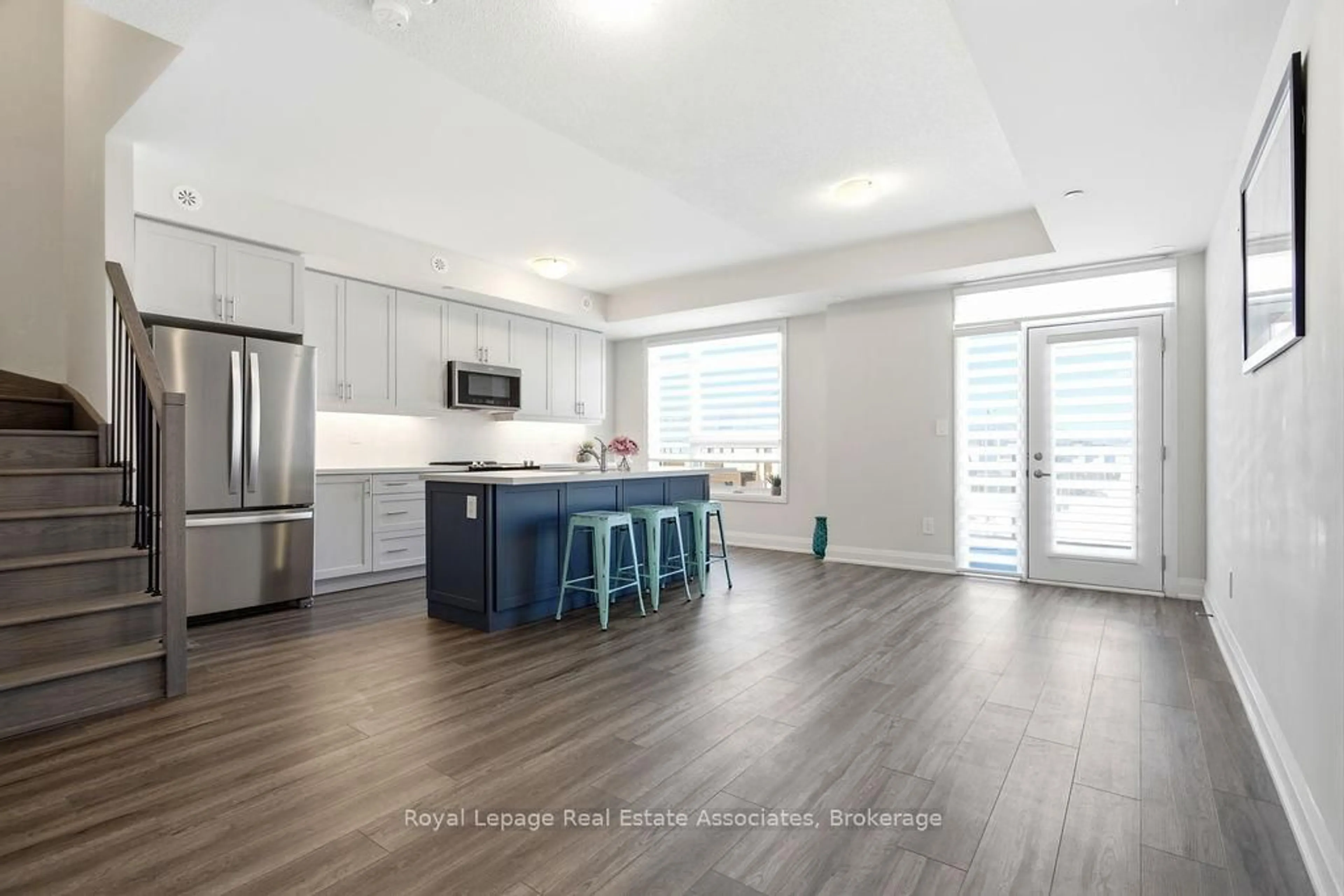 Open concept kitchen, unknown for 228 Vellwood Common, Oakville Ontario L6L 0E8