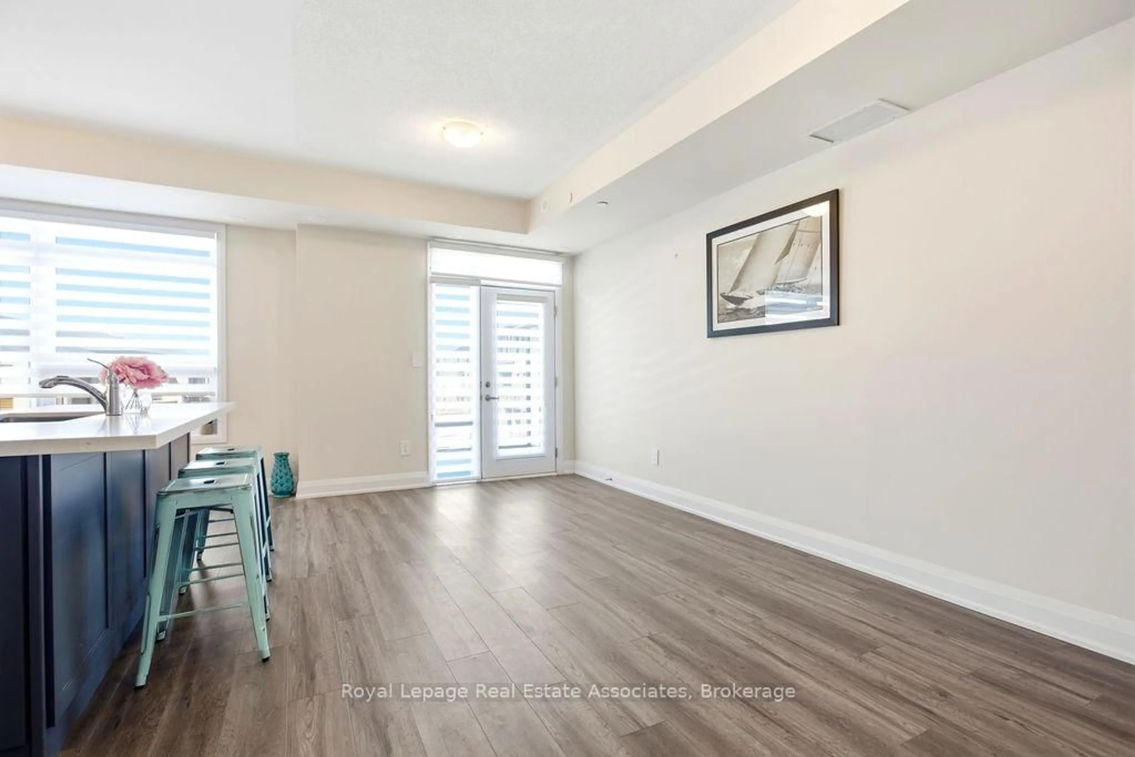 A pic of a room for 228 Vellwood Common, Oakville Ontario L6L 0E8