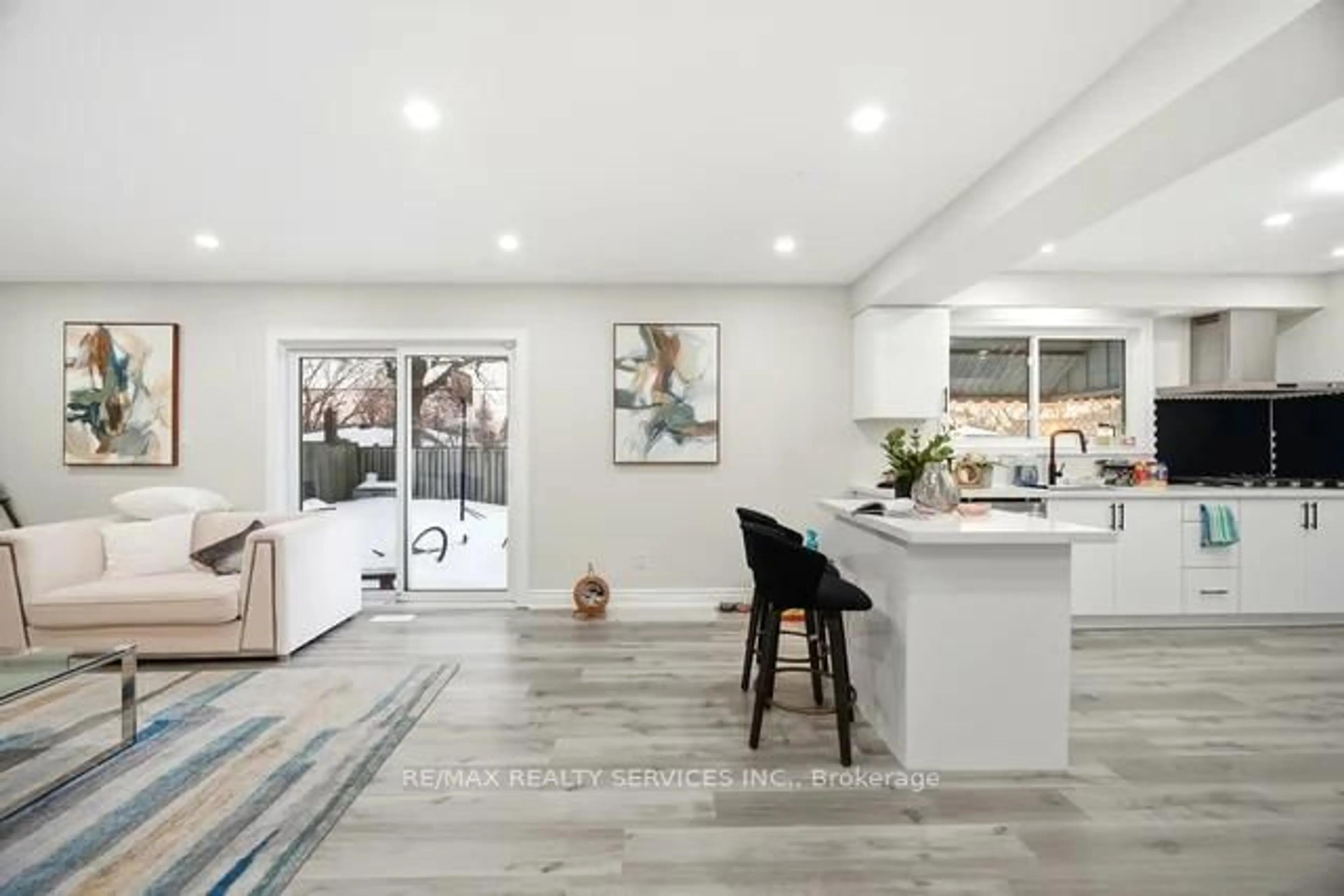 Open concept kitchen, ceramic/tile floor for 15 Langwith Crt, Brampton Ontario L6Y 1Z9