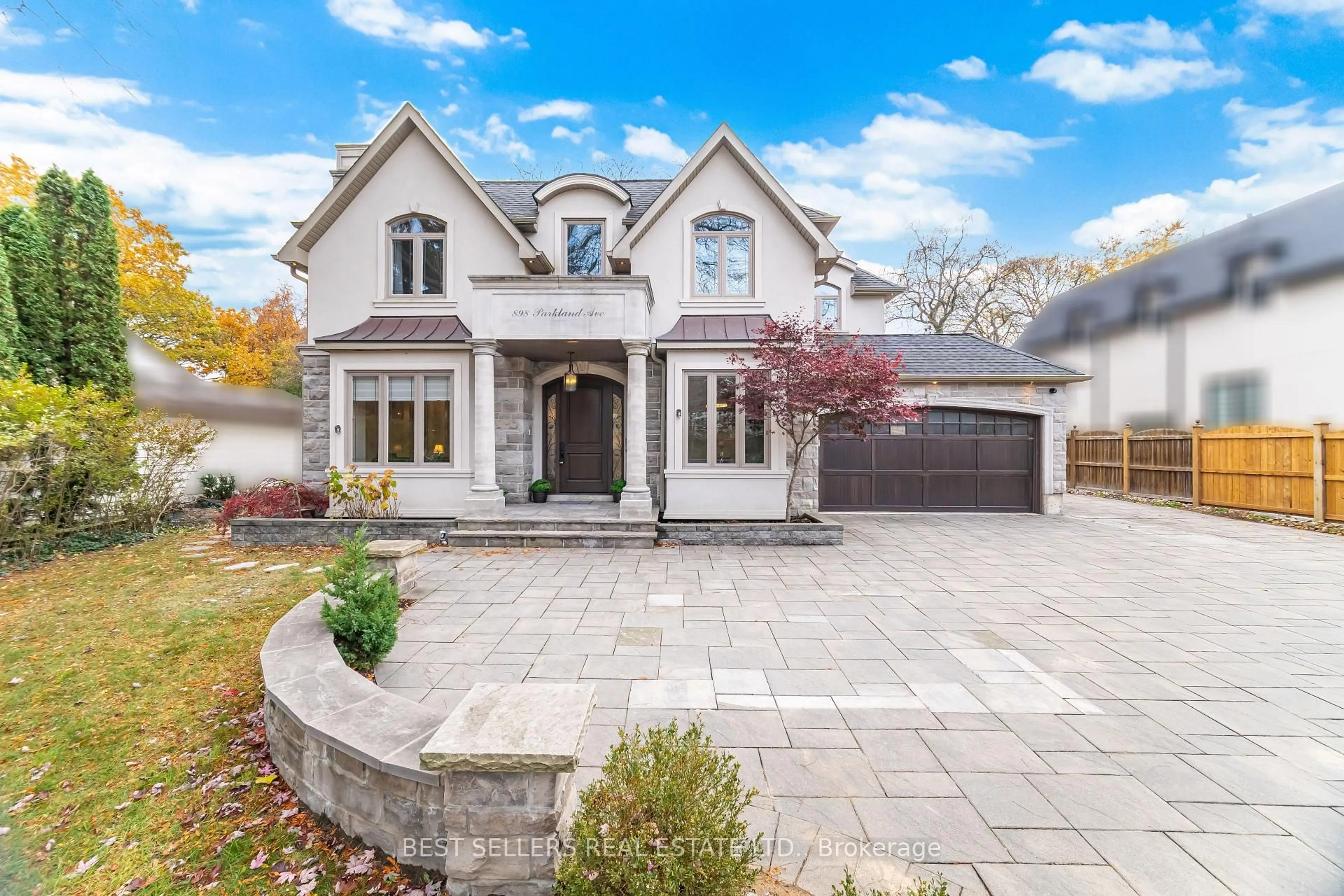 Home with brick exterior material, street for 898 Parkland Ave Ave, Mississauga Ontario L5H 3H1