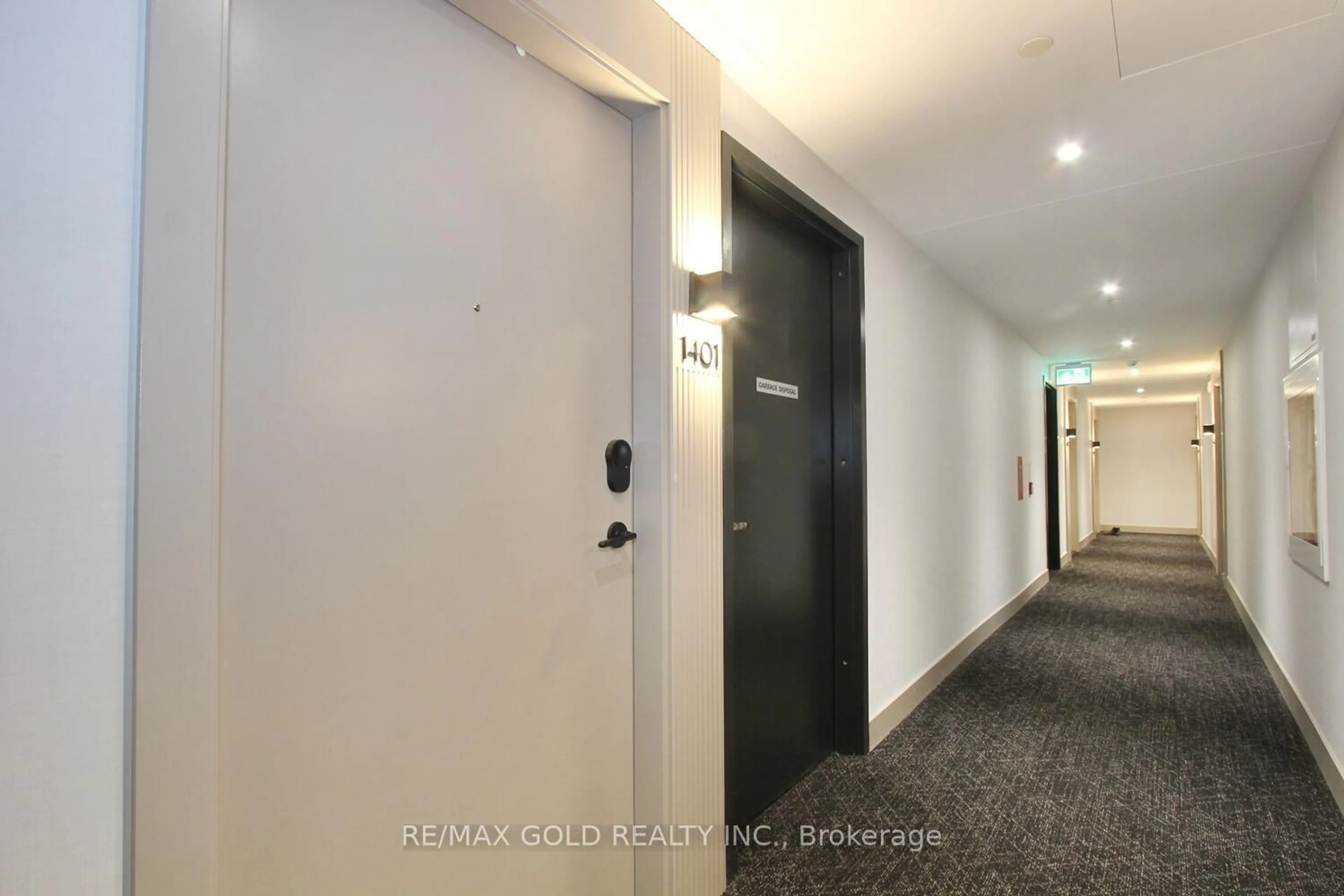 Indoor foyer for 225 Malta Ave #1401, Brampton Ontario L6Y 0B5