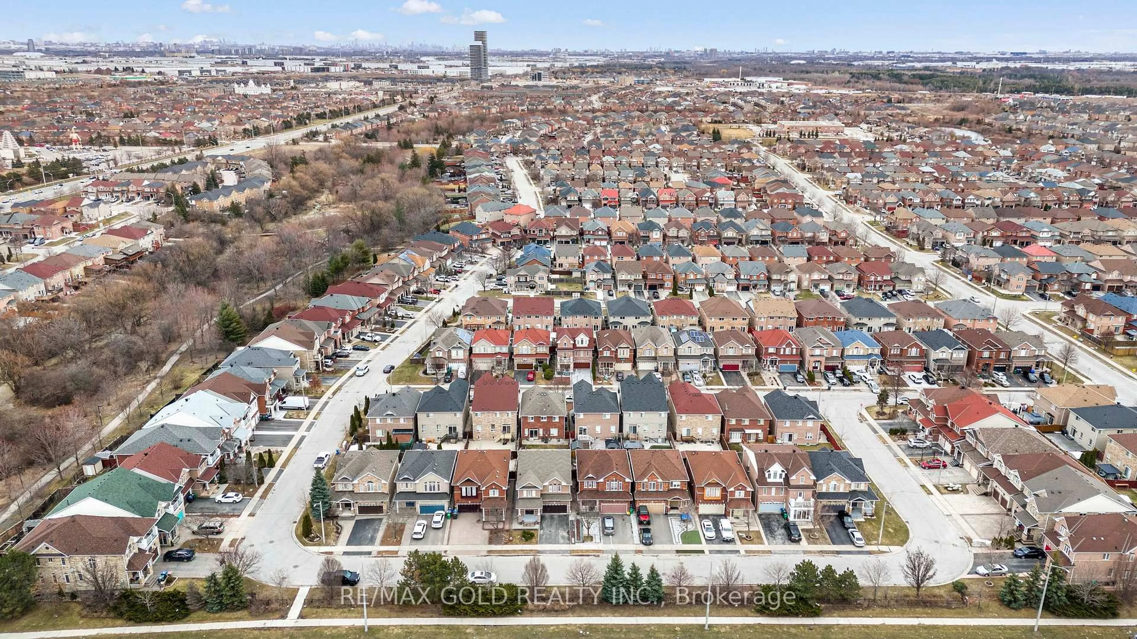 A pic from outside/outdoor area/front of a property/back of a property/a pic from drone, street for 23 Pathmaster Rd, Brampton Ontario L6P 2G8